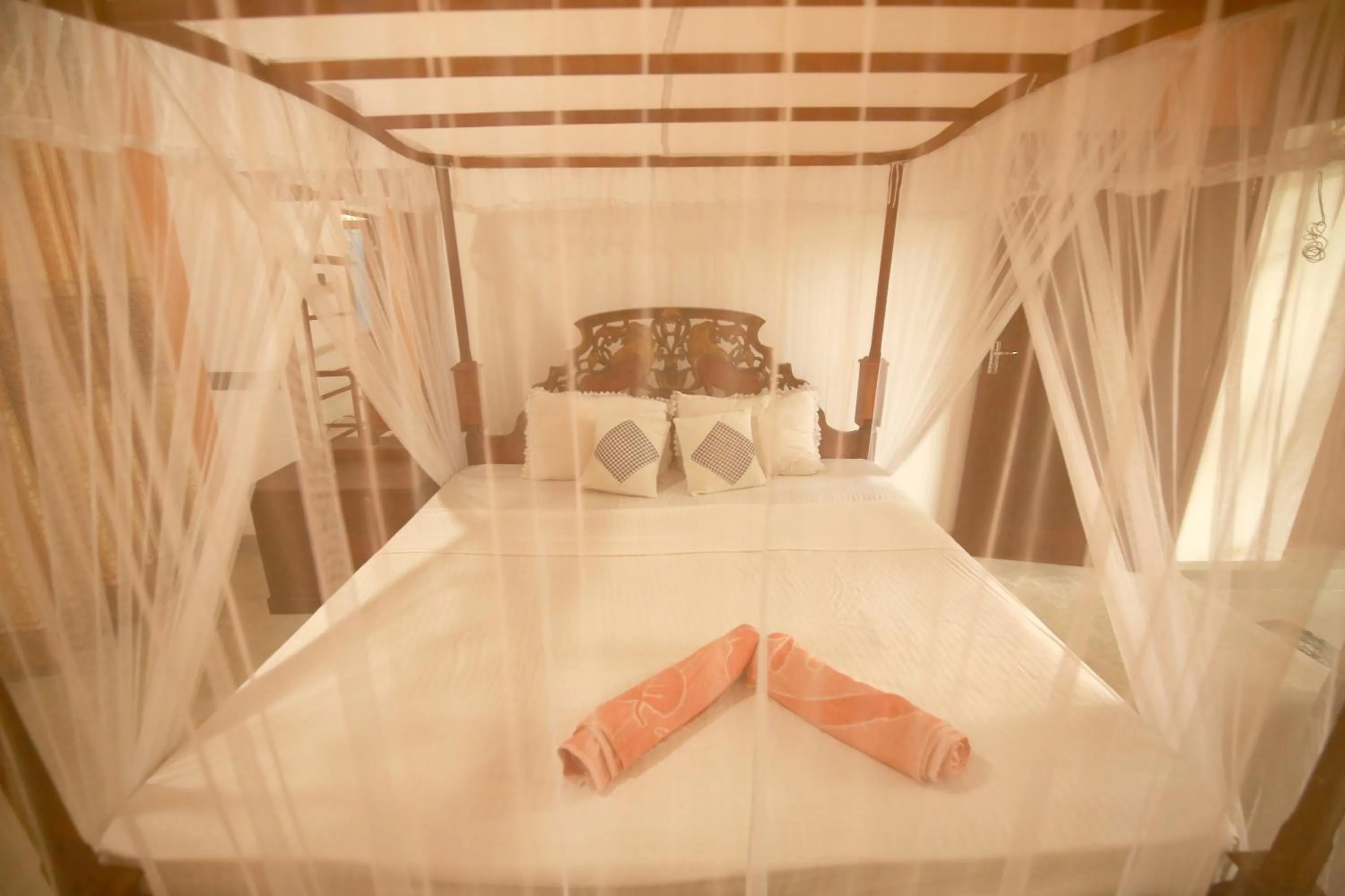 Bedroom, Bed in Surf Orchid Villa