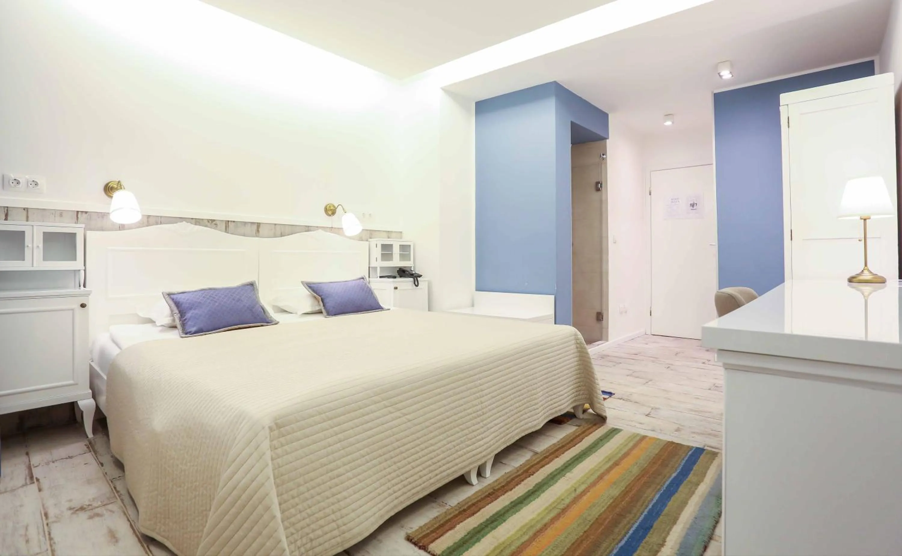 Photo of the whole room, Bed in Hotel Divan