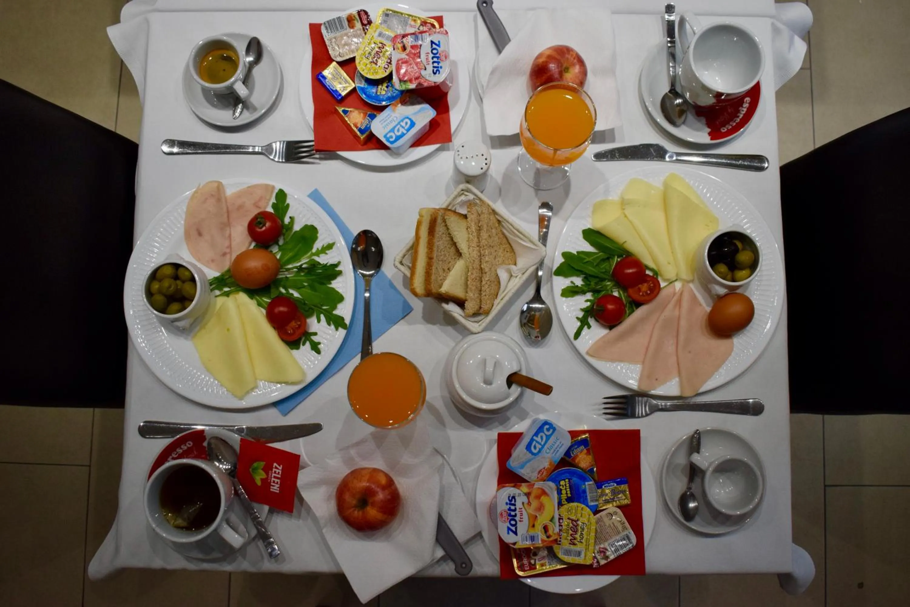 Breakfast in Hotel Divan