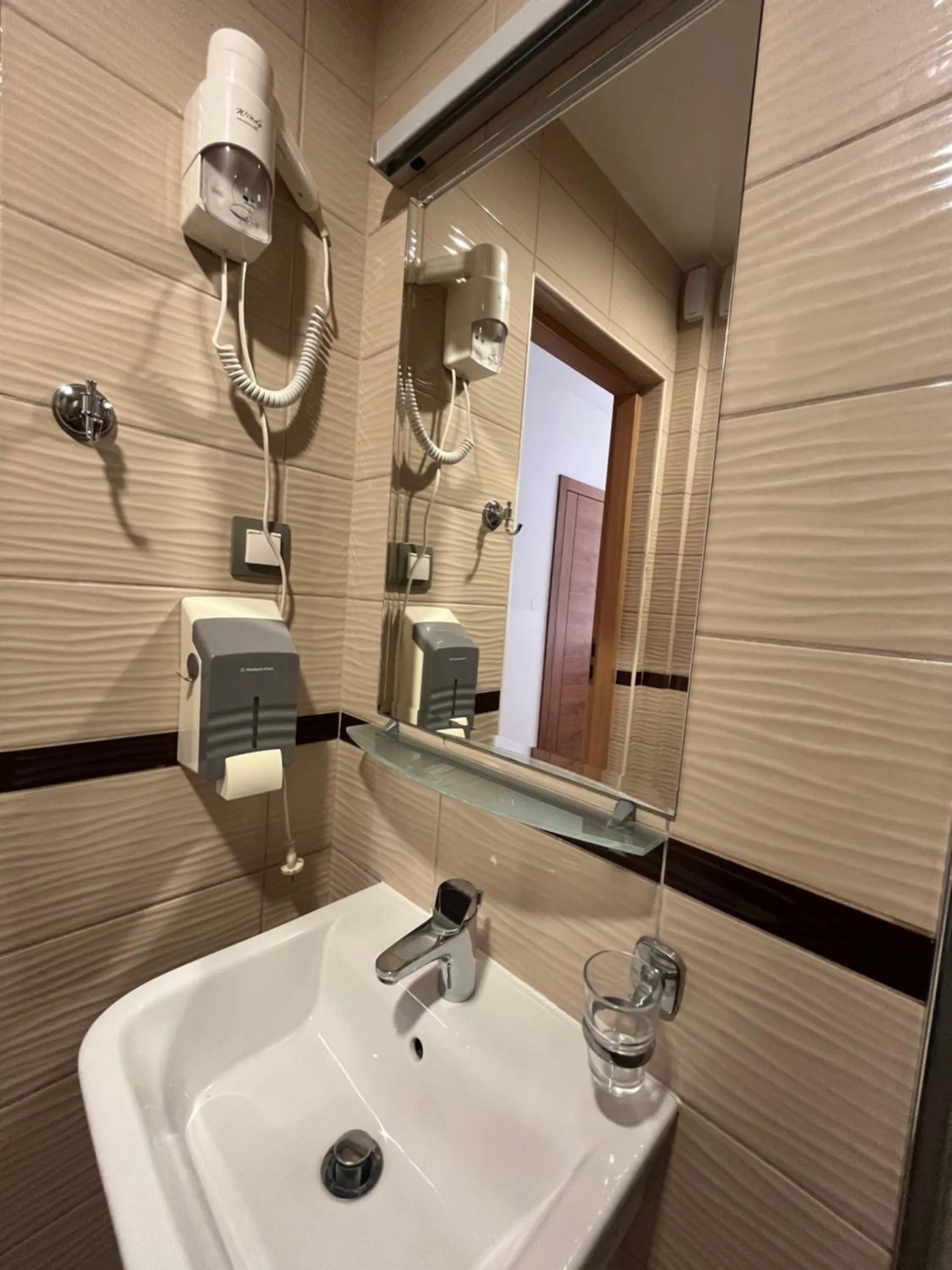 Shower in Hotel Divan