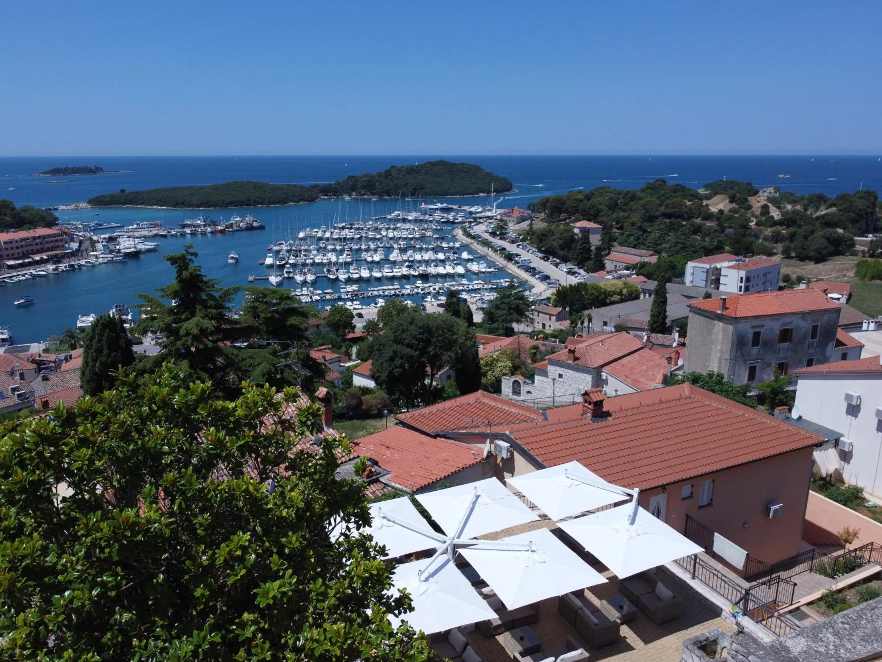 Property building in Hotel Vista