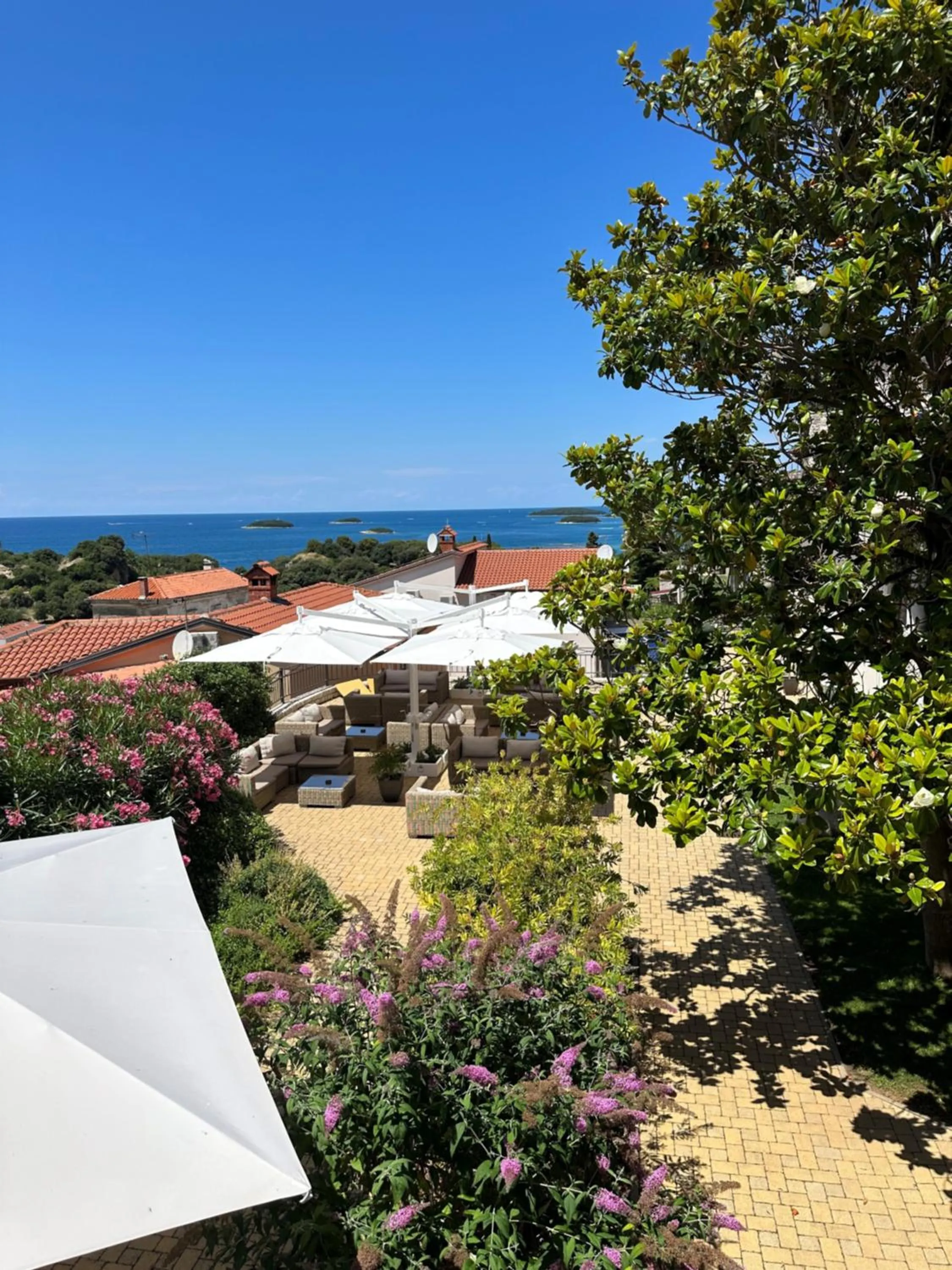 Patio in Hotel Vista
