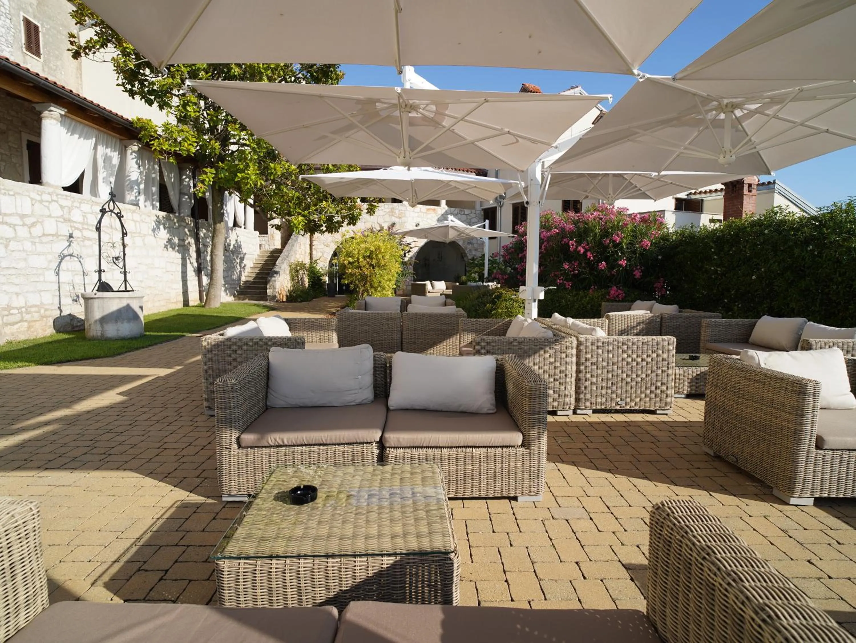 Property building in Hotel Vista