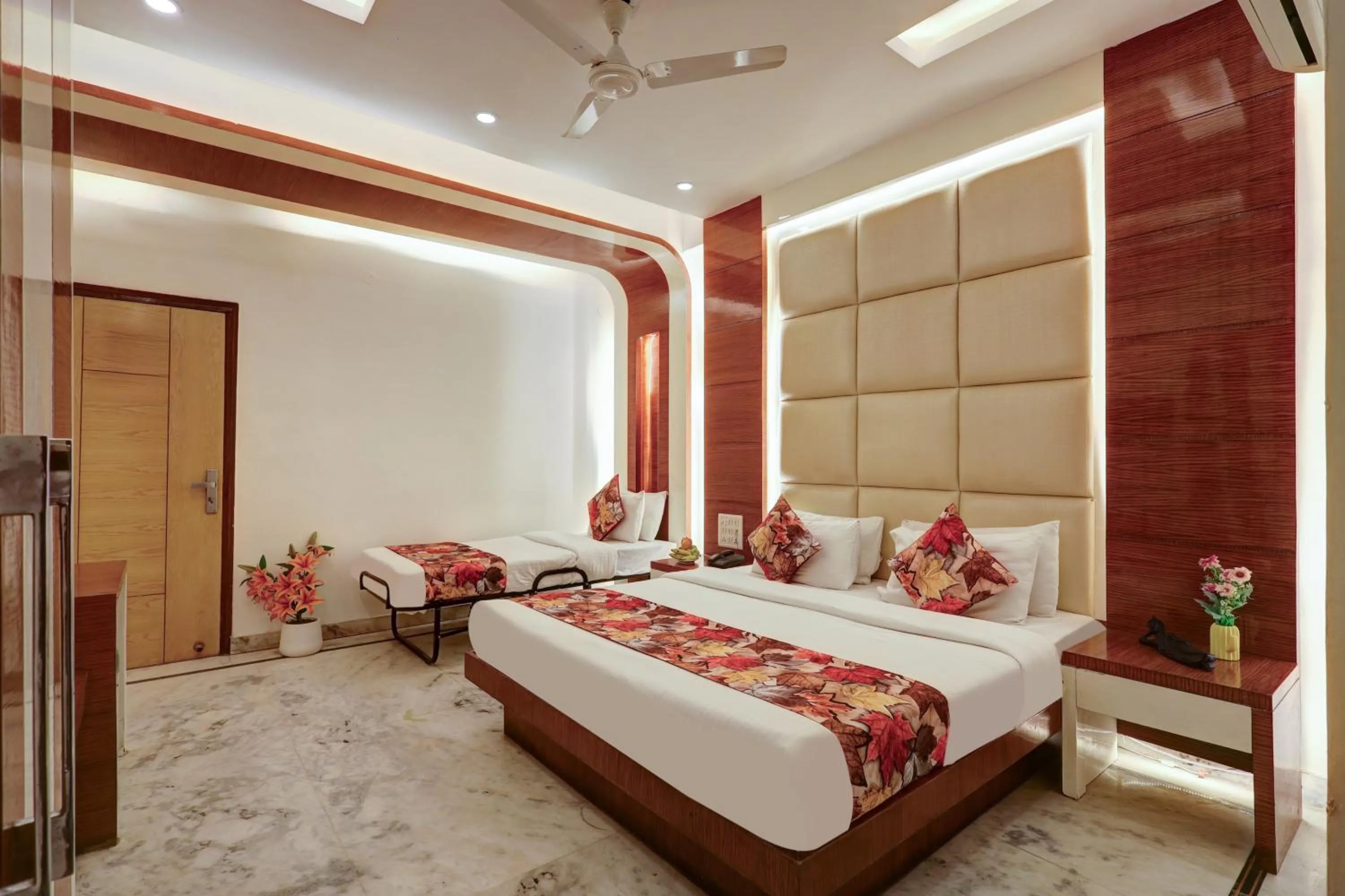 Bed in Hindustan By Backpackers Heaven - Traveller's Choice Award 2025 Best of Best Winning Hotel