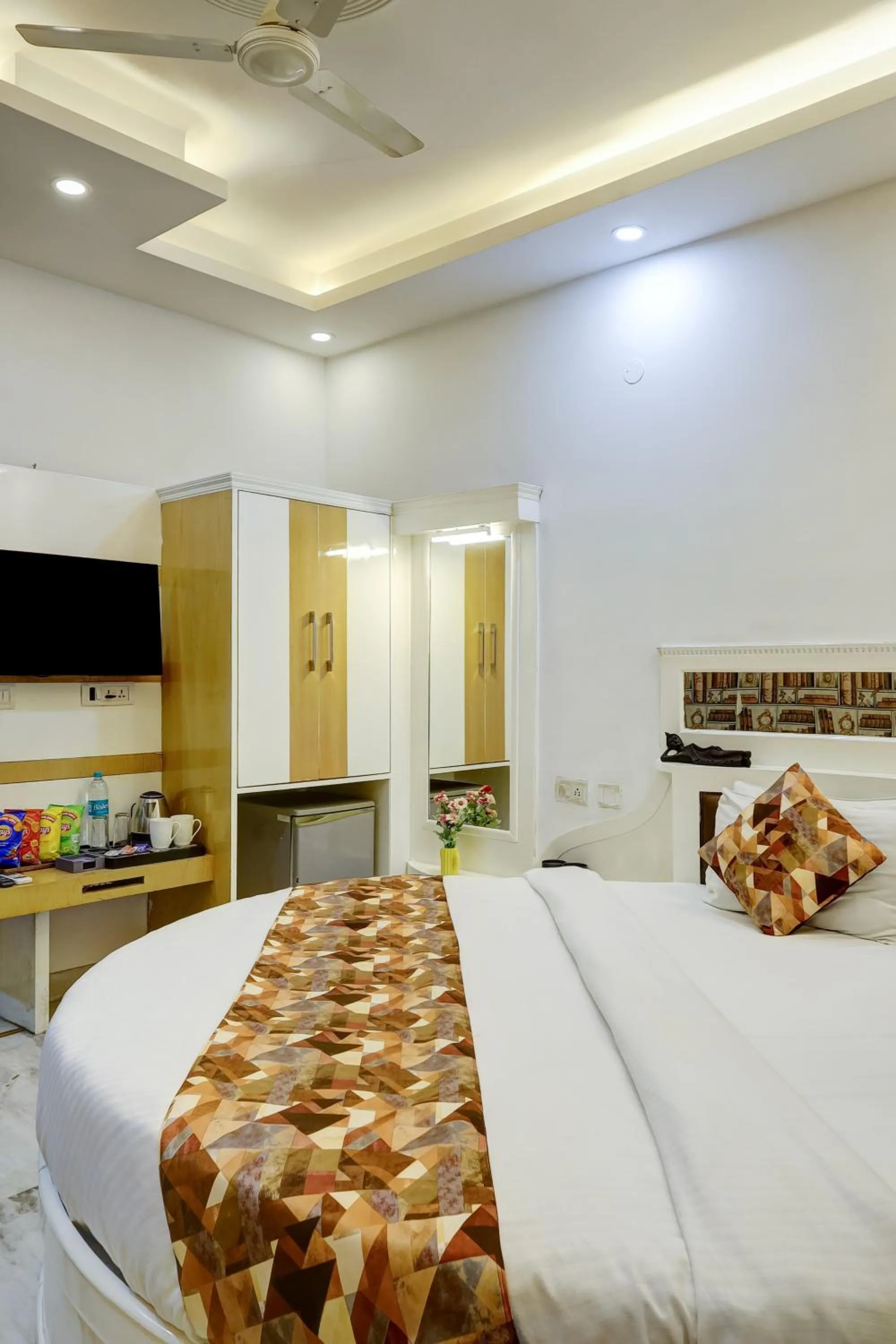 Bed in Hindustan By Backpackers Heaven - Traveller's Choice Award 2025 Best of Best Winning Hotel