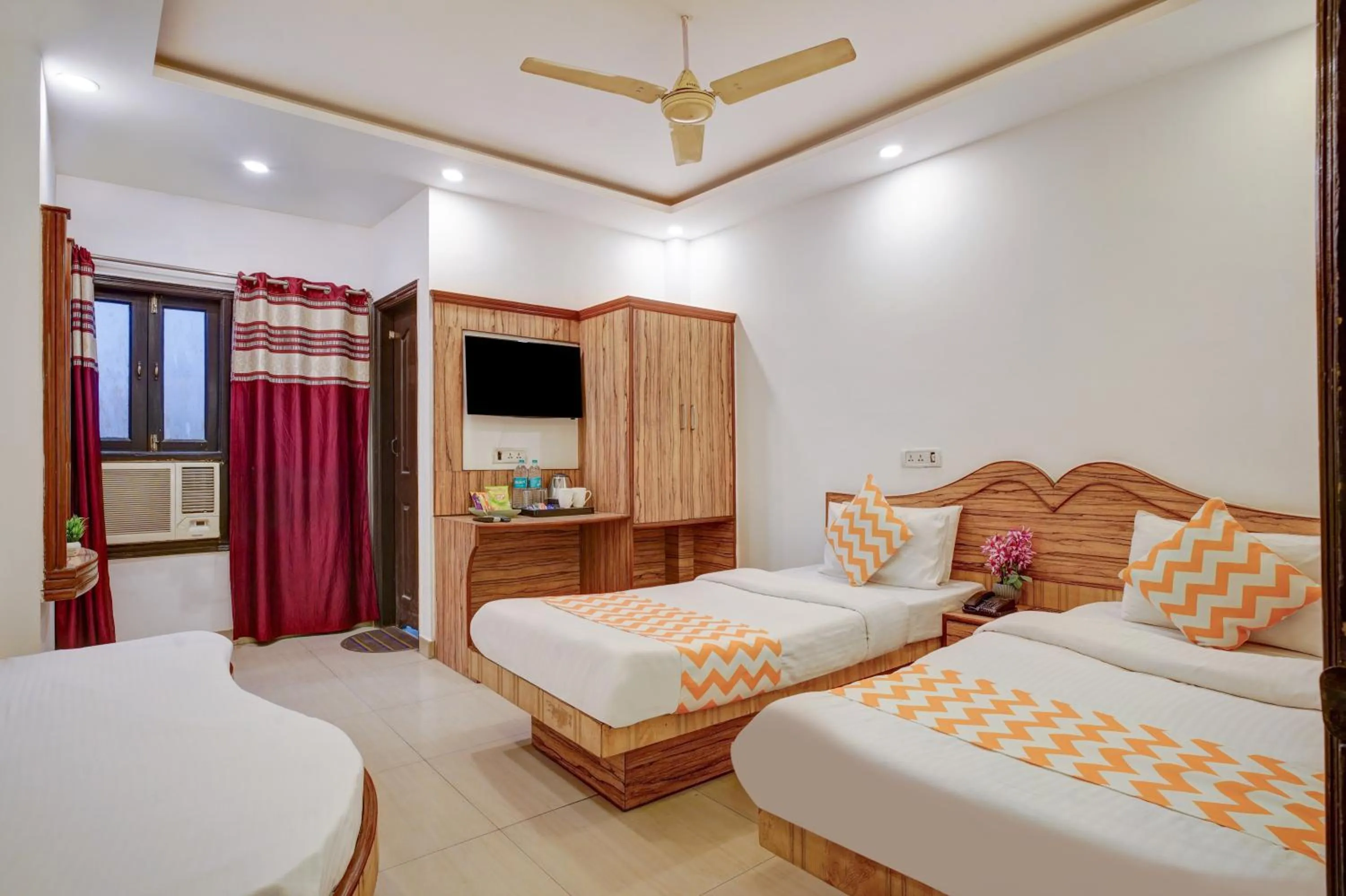 Bed in Hindustan By Backpackers Heaven - Traveller's Choice Award 2025 Best of Best Winning Hotel