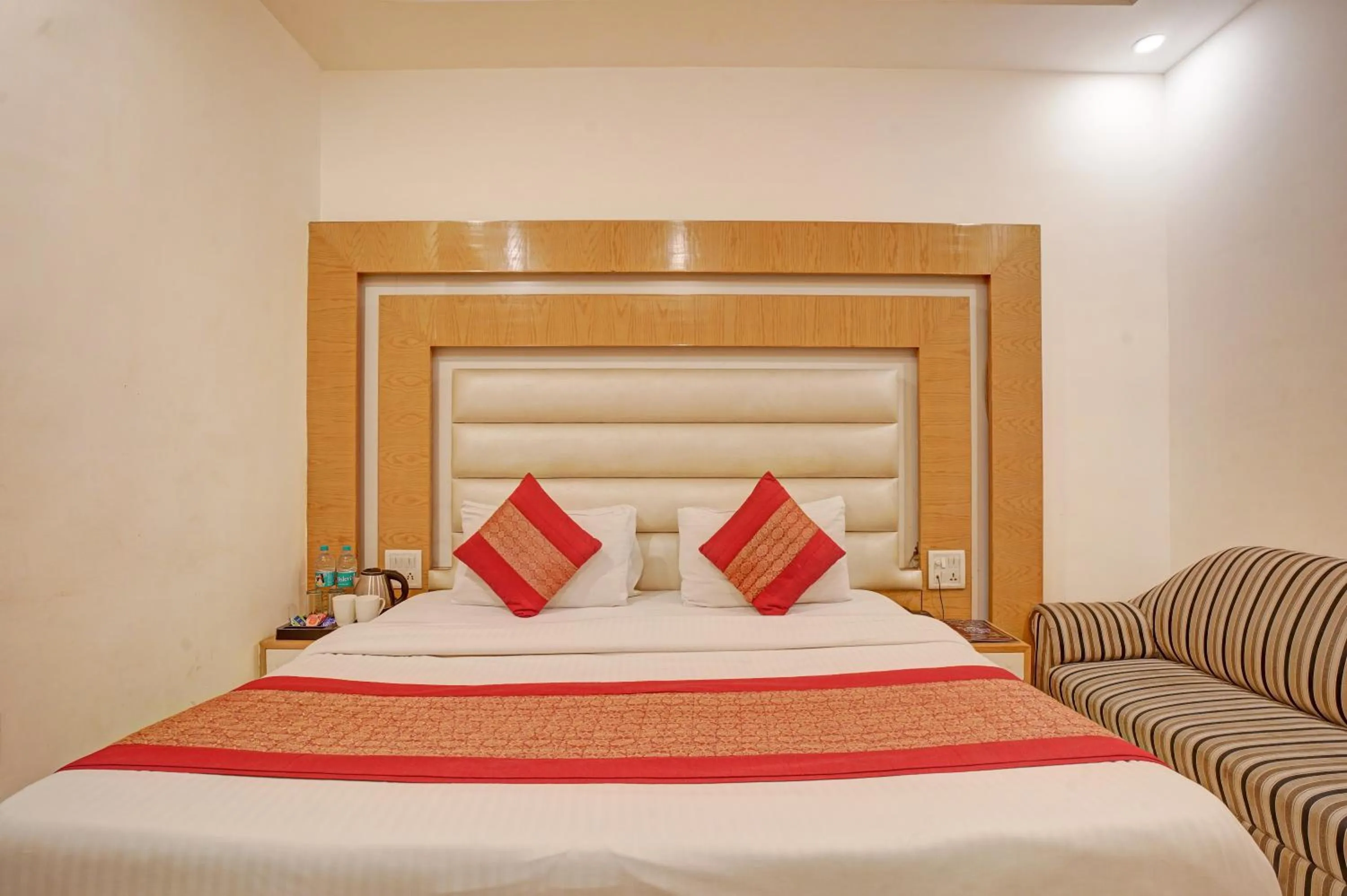 Bed in Hindustan By Backpackers Heaven - Traveller's Choice Award 2025 Best of Best Winning Hotel