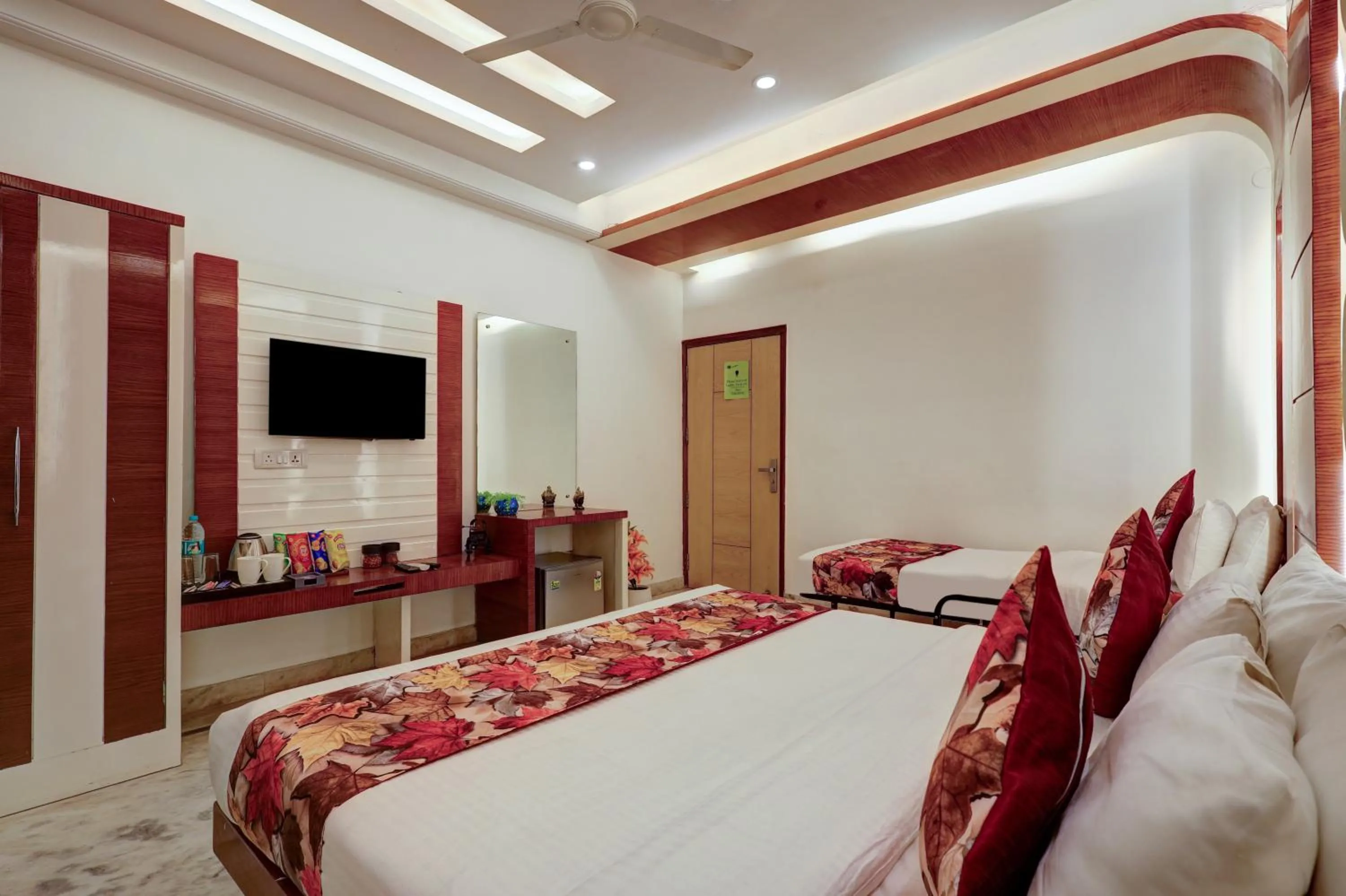 Bed in Hindustan By Backpackers Heaven - Traveller's Choice Award 2025 Best of Best Winning Hotel