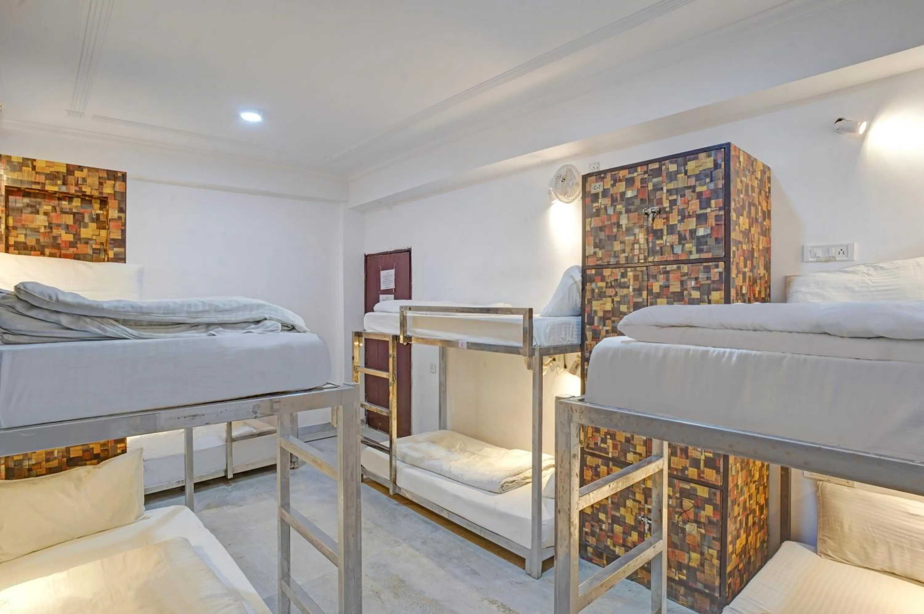 Bed in Hindustan By Backpackers Heaven - Traveller's Choice Award 2025 Best of Best Winning Hotel