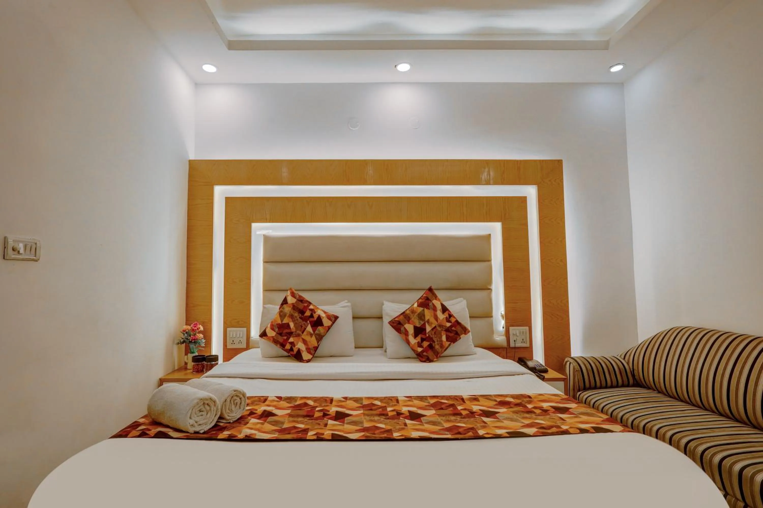 Bed in Hindustan By Backpackers Heaven - Traveller's Choice Award 2025 Best of Best Winning Hotel