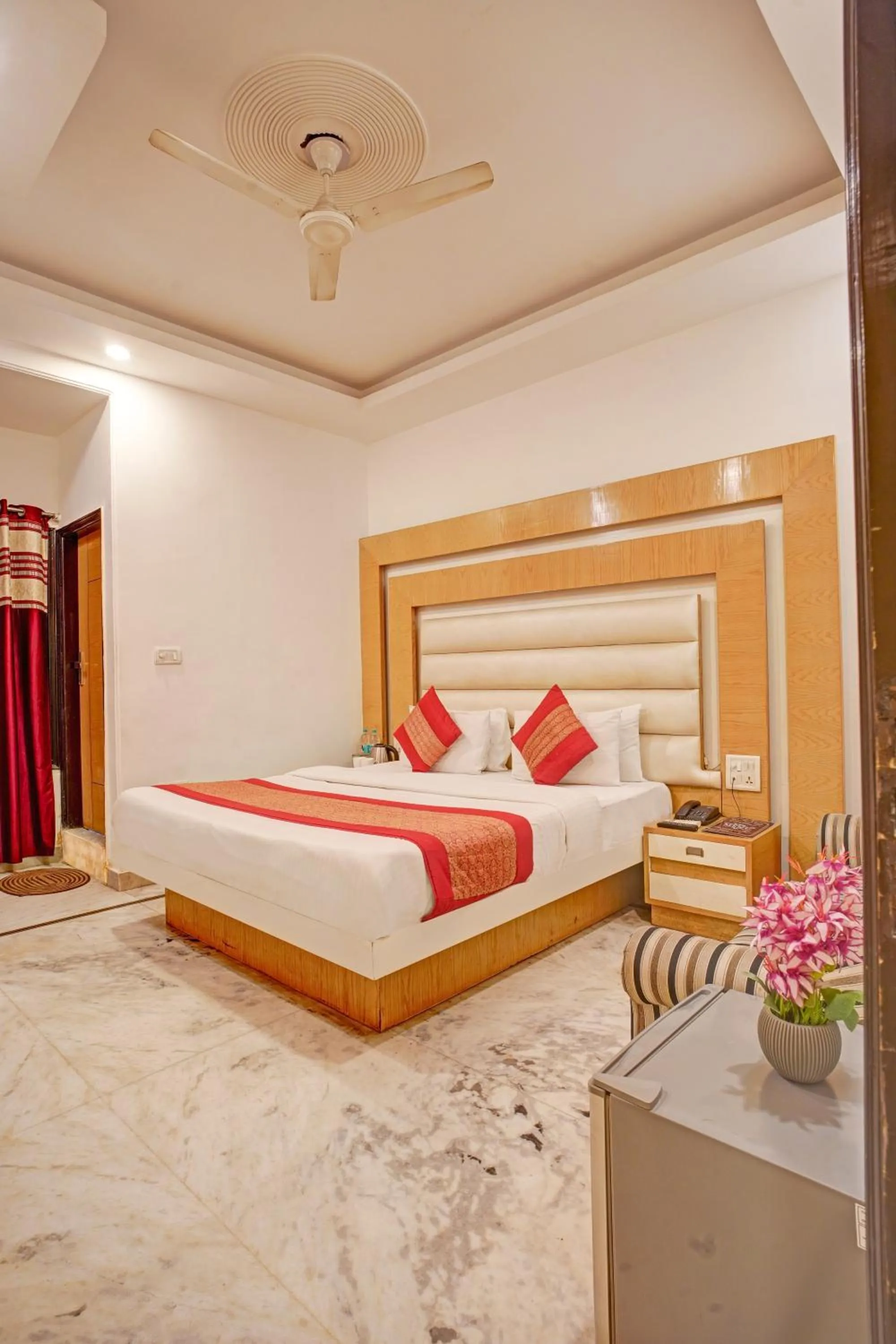 Bed in Hindustan By Backpackers Heaven - Traveller's Choice Award 2025 Best of Best Winning Hotel