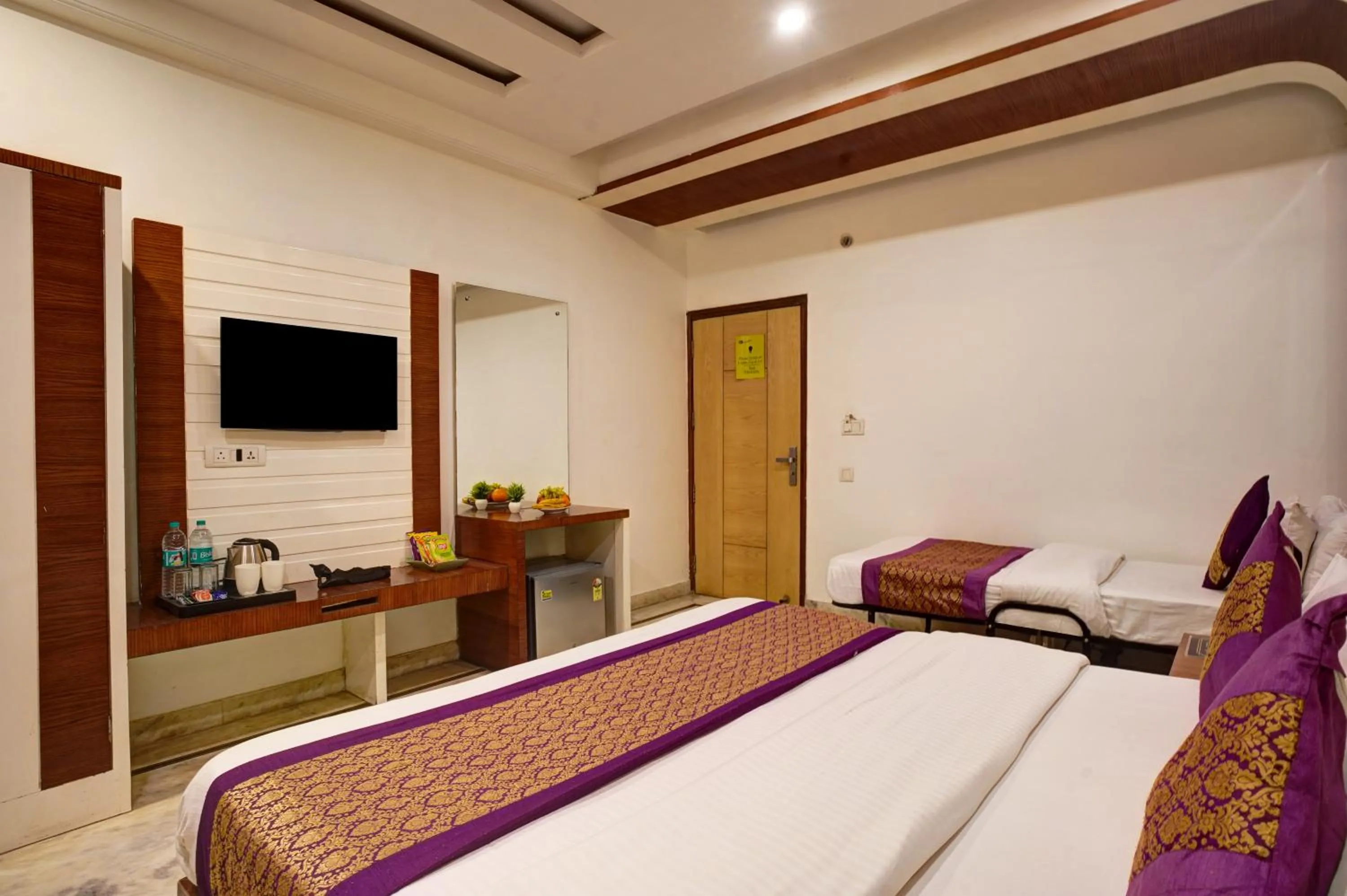 Bed in Hindustan By Backpackers Heaven - Traveller's Choice Award 2025 Best of Best Winning Hotel