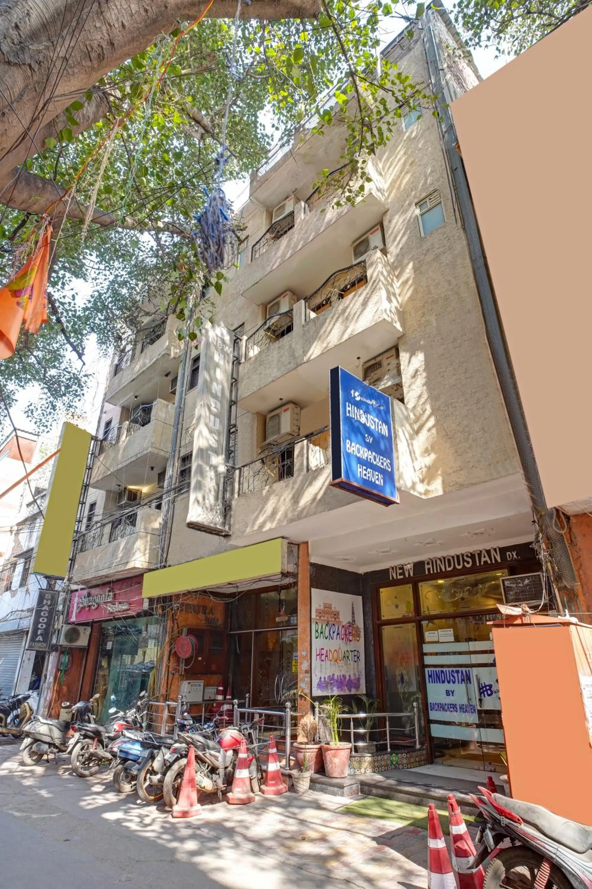 Property building in Hindustan By Backpackers Heaven - Traveller's Choice Award 2025 Best of Best Winning Hotel