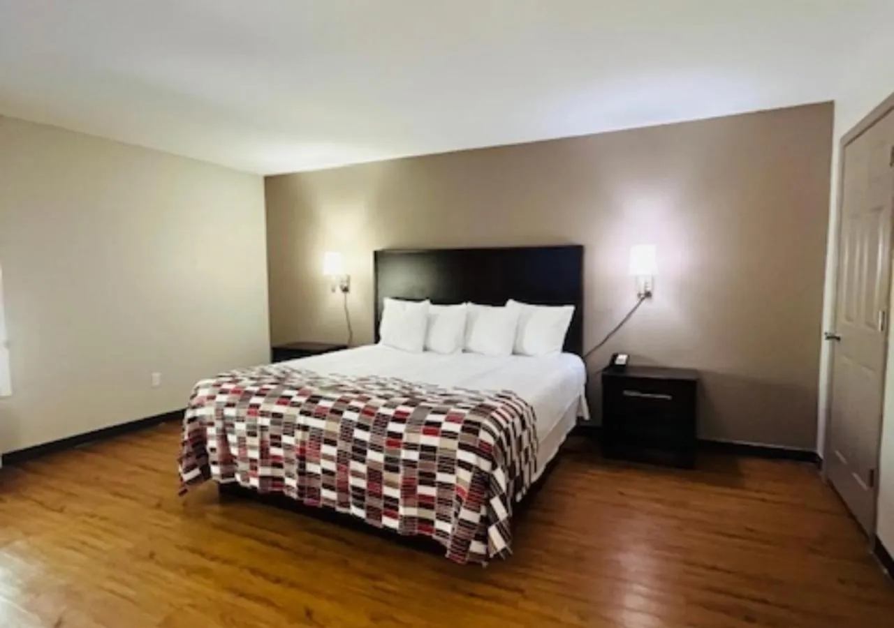 Bedroom, Bed in Red Roof Inn Gulf Shores