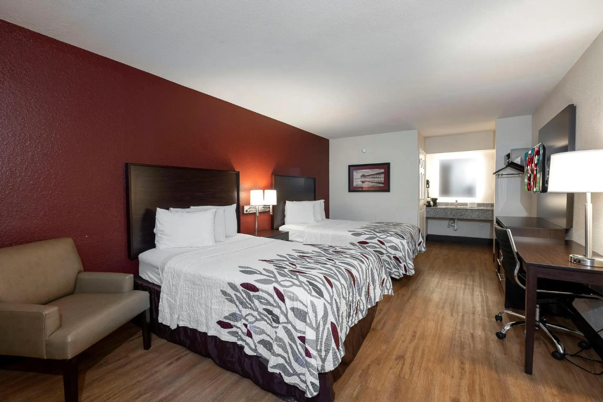 Photo of the whole room, Bed in Red Roof Inn Gulf Shores