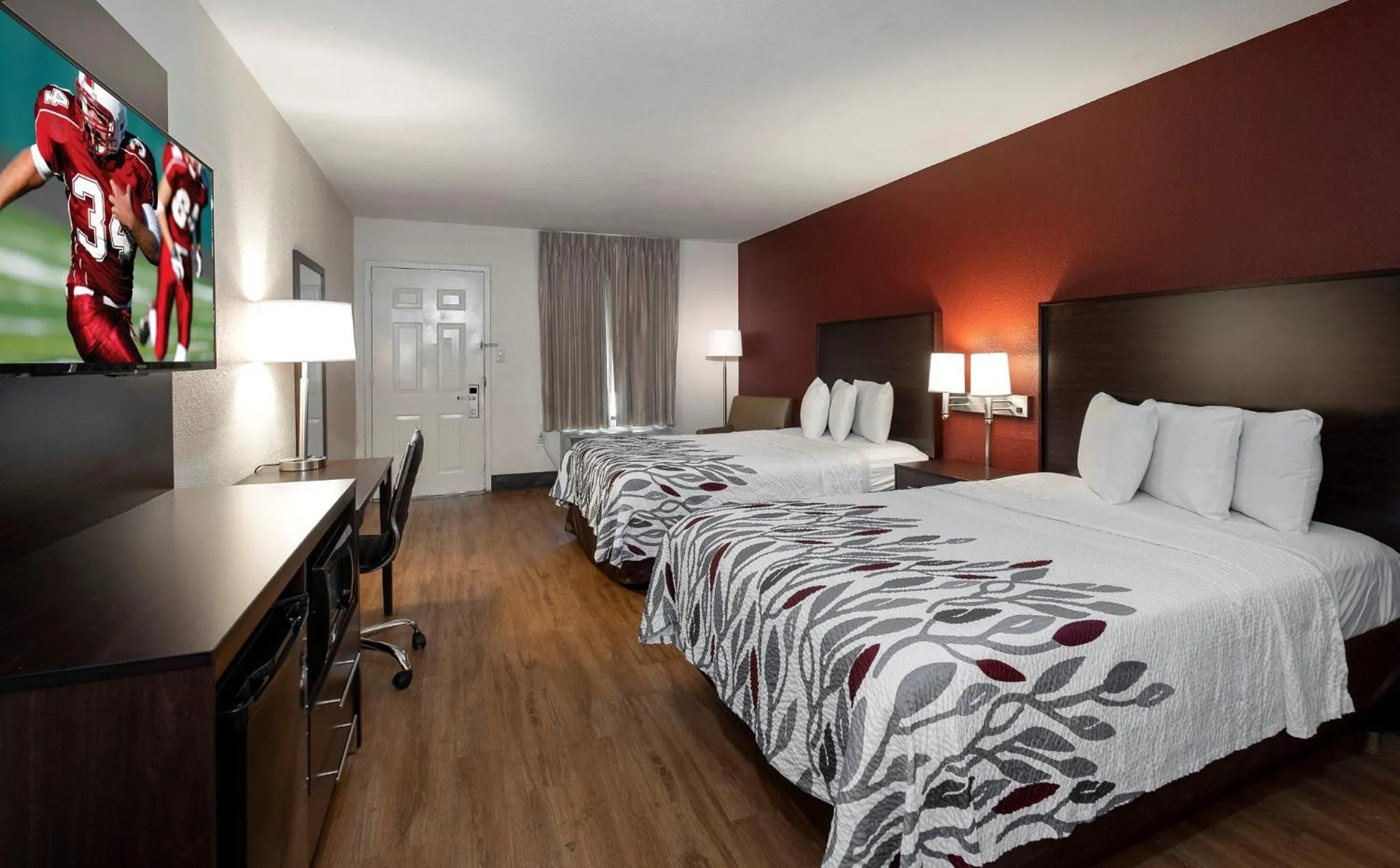 Photo of the whole room, Bed in Red Roof Inn Gulf Shores