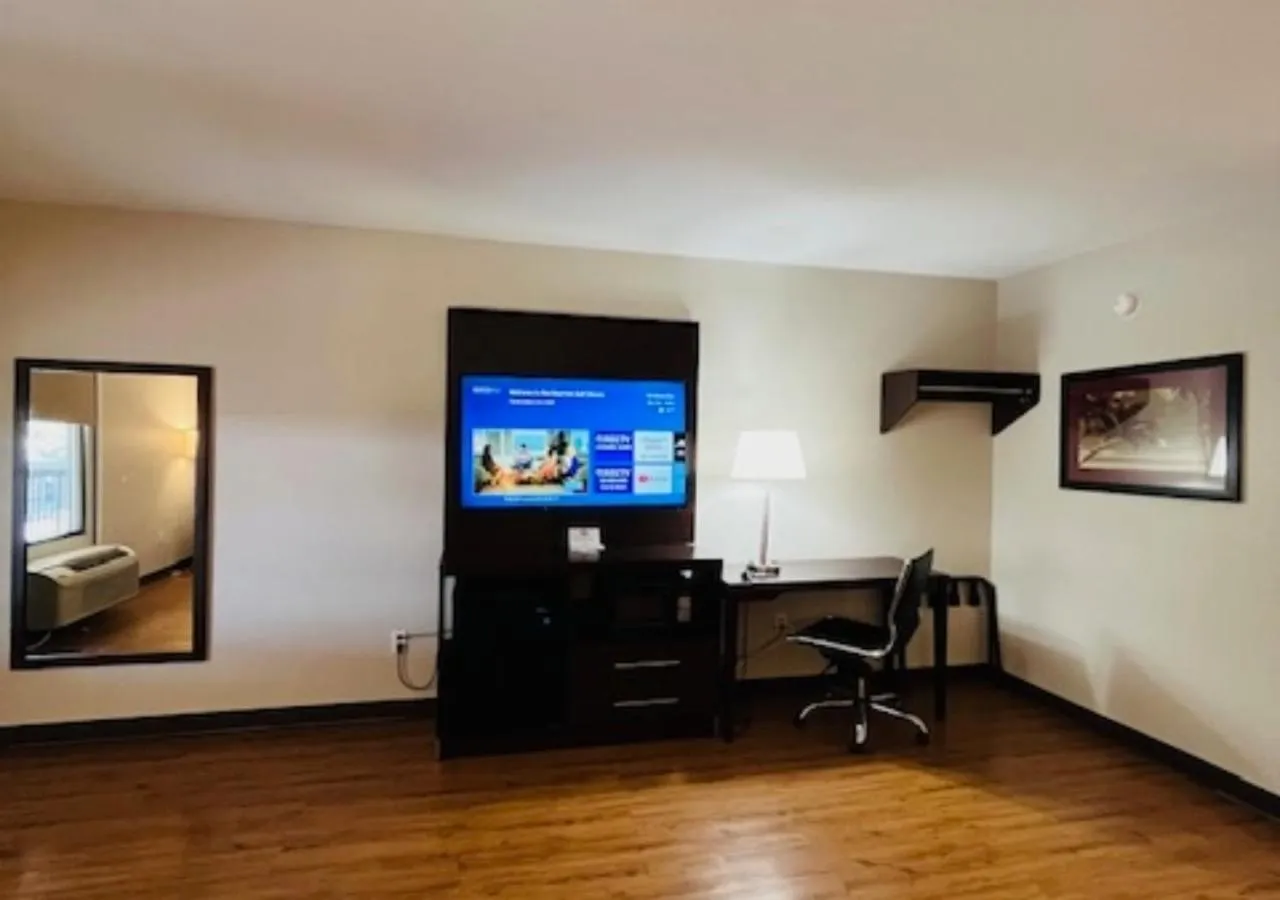 TV and multimedia in Red Roof Inn Gulf Shores