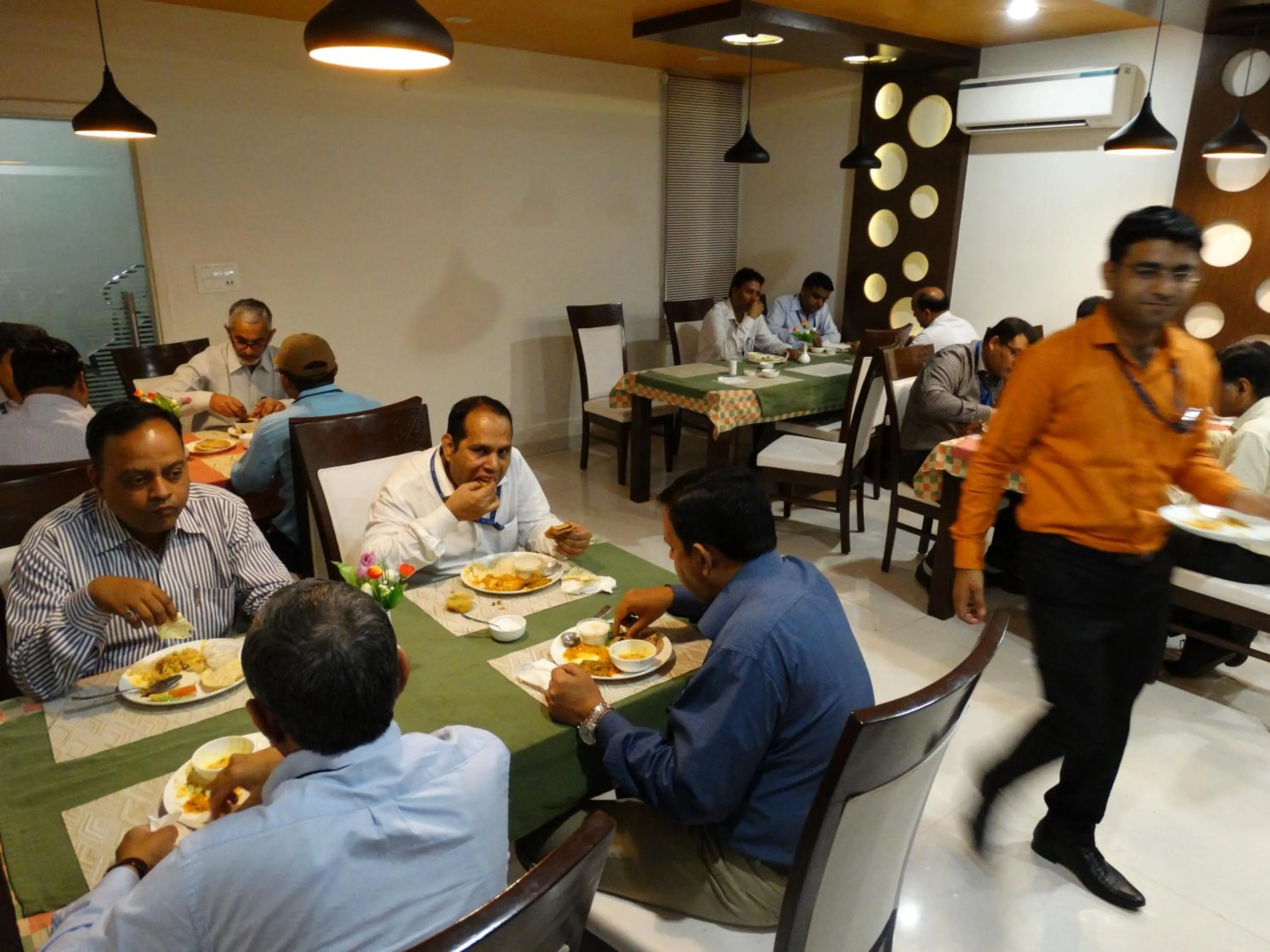 People in Royal Hopp-Inn Chittorgard