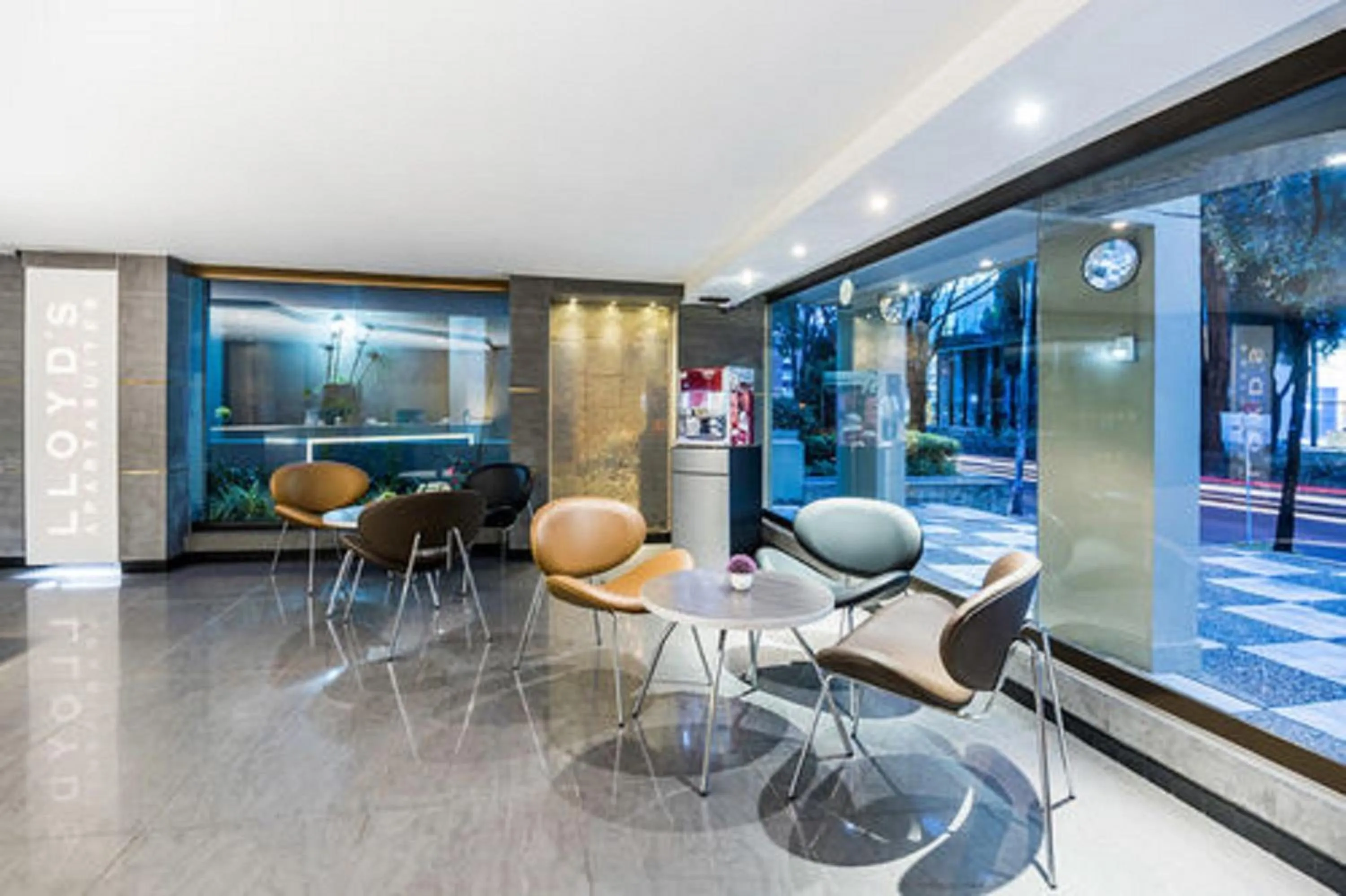 Lobby or reception in Lloyds Apartasuites Parque 93