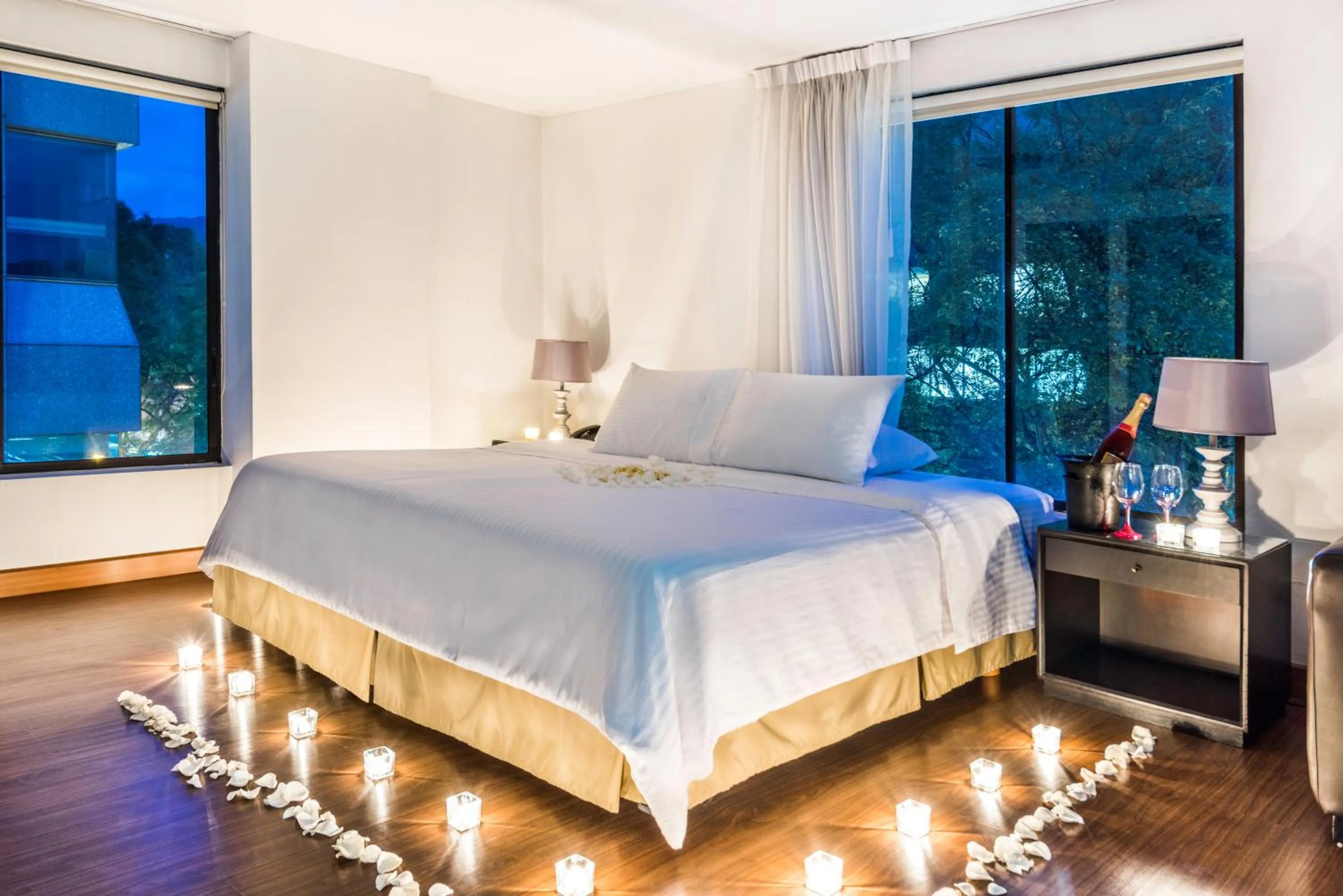 Bed in Lloyds Apartasuites Parque 93