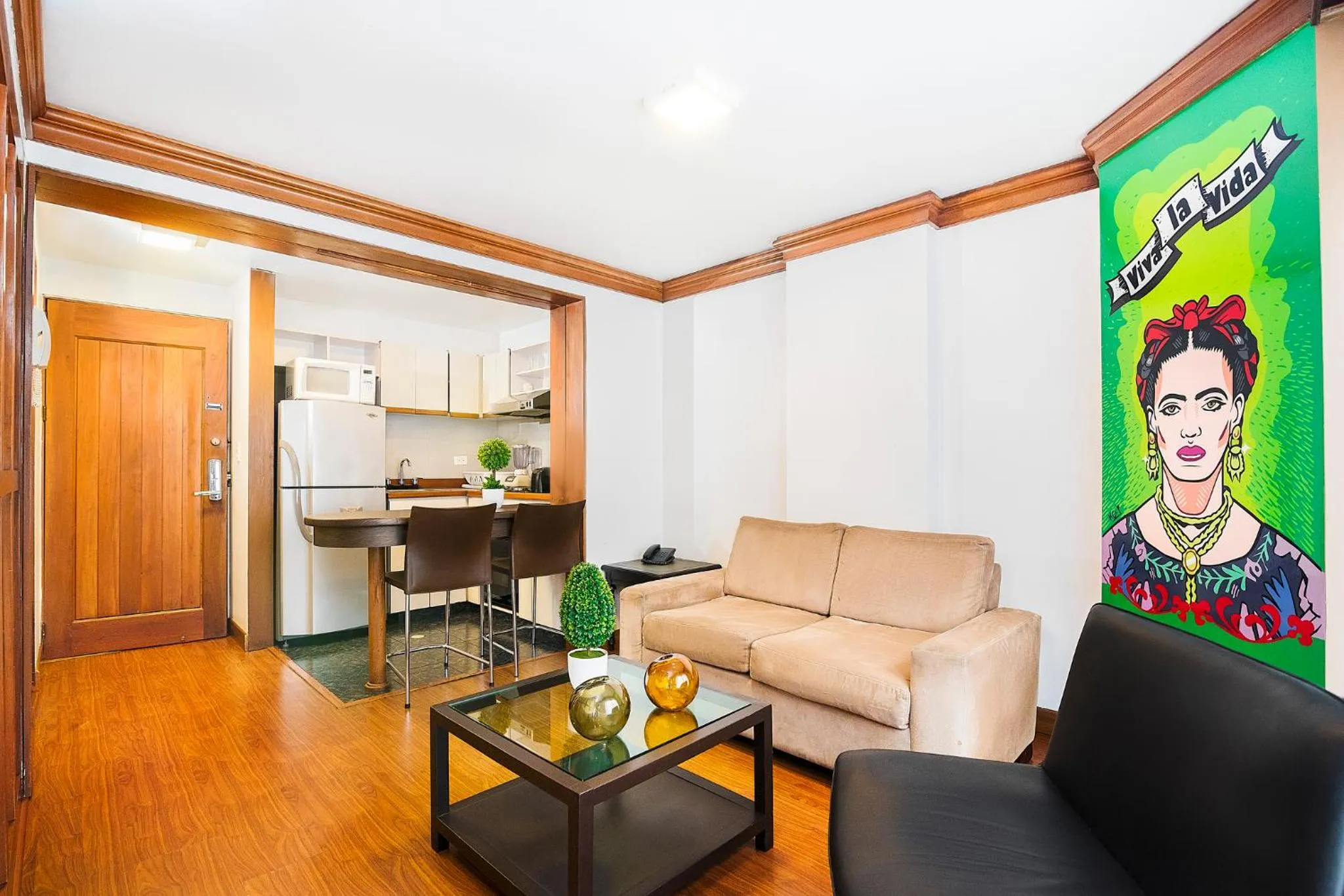 Living room in Lloyds Apartasuites Parque 93