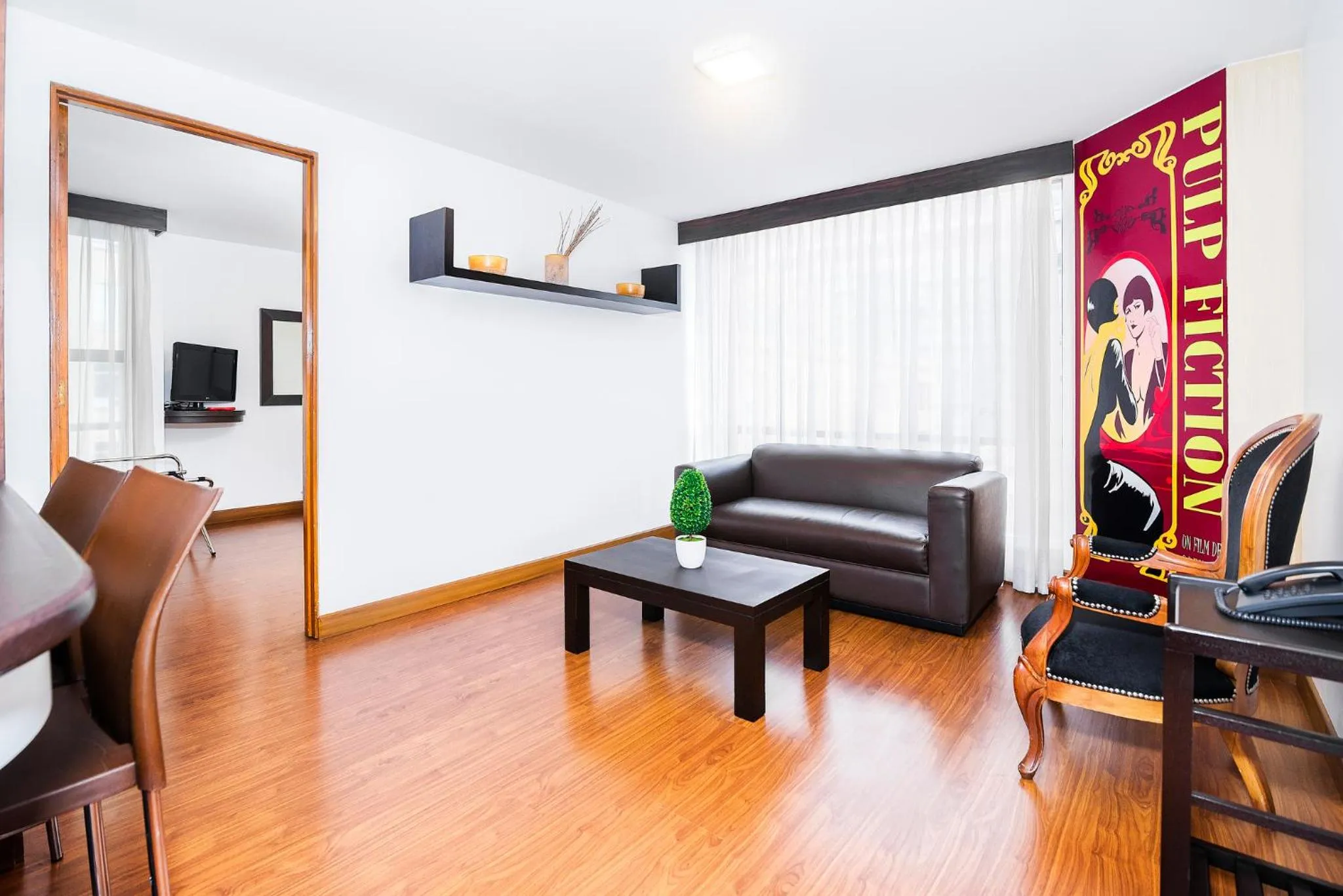 Living room in Lloyds Apartasuites Parque 93