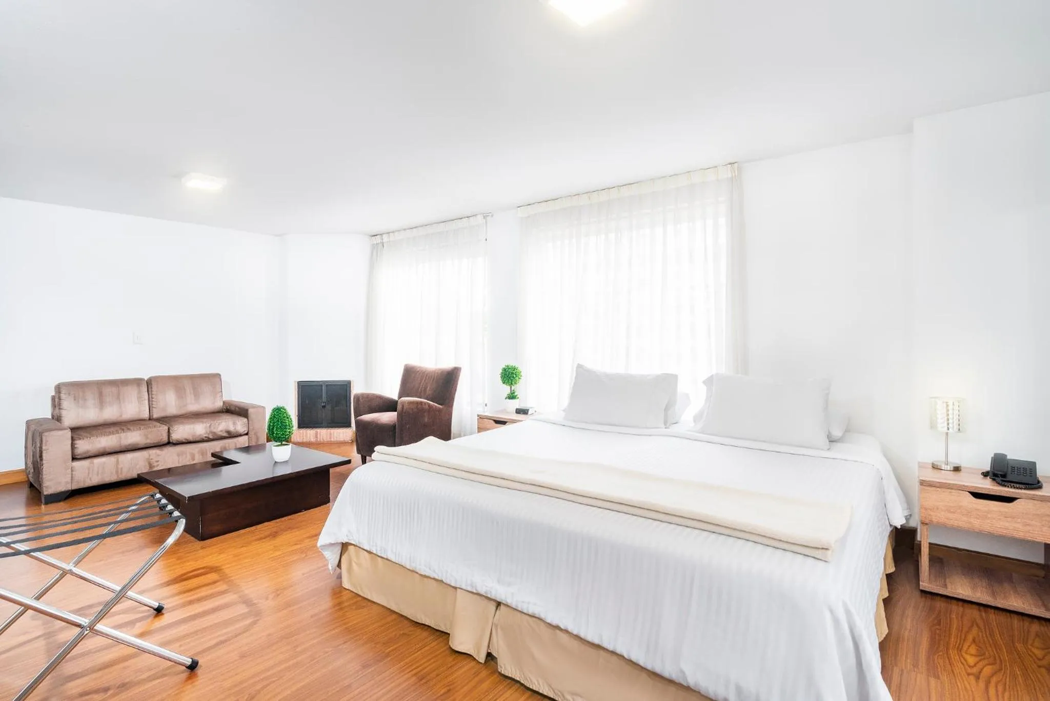 Bedroom, Bed in Lloyds Apartasuites Parque 93