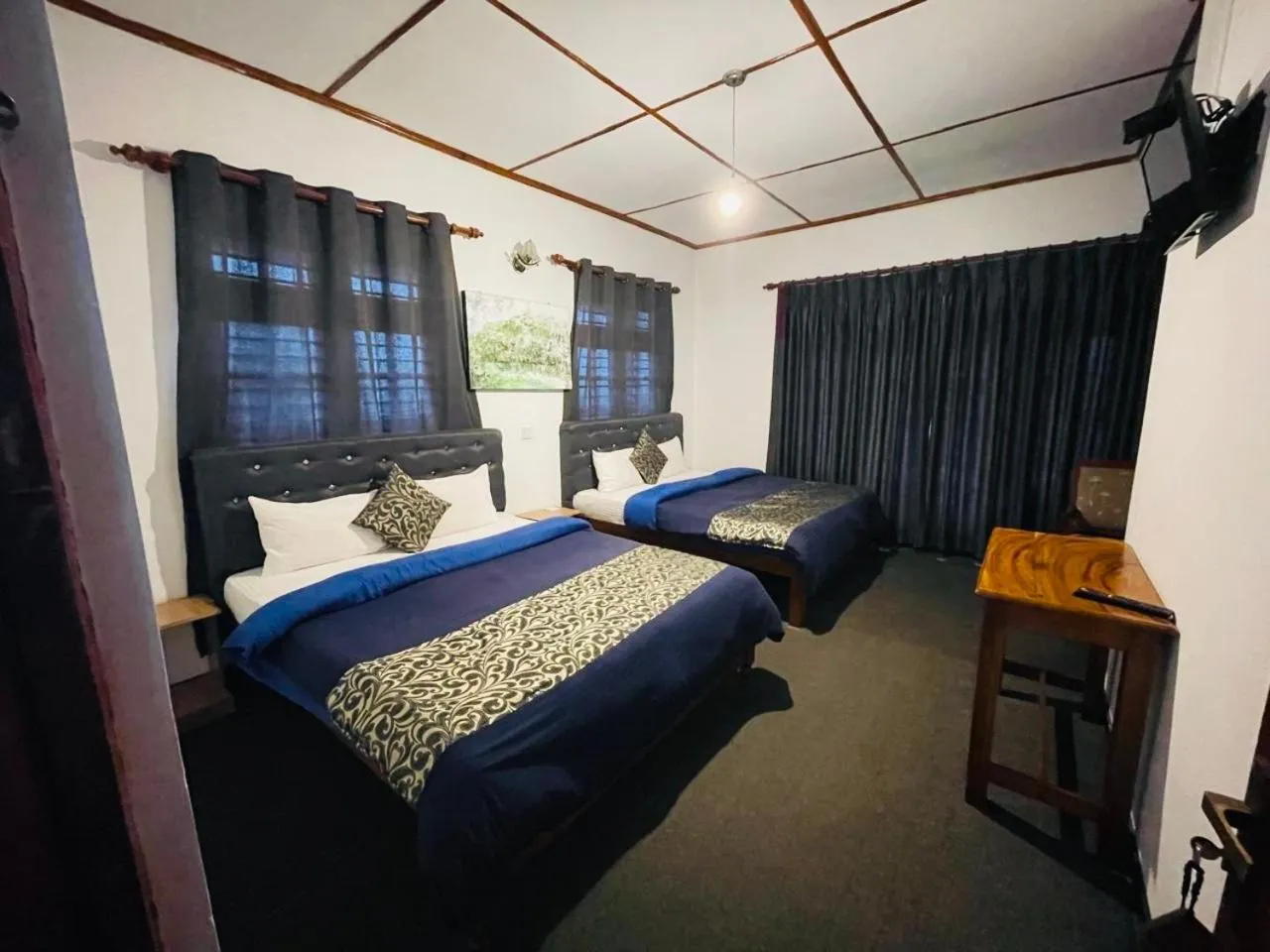 Photo of the whole room, Bed in New Royal Mount Hotel