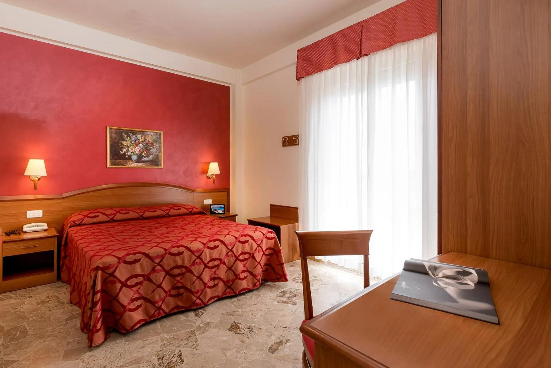 Photo of the whole room, Bed in Hotel Tiffany