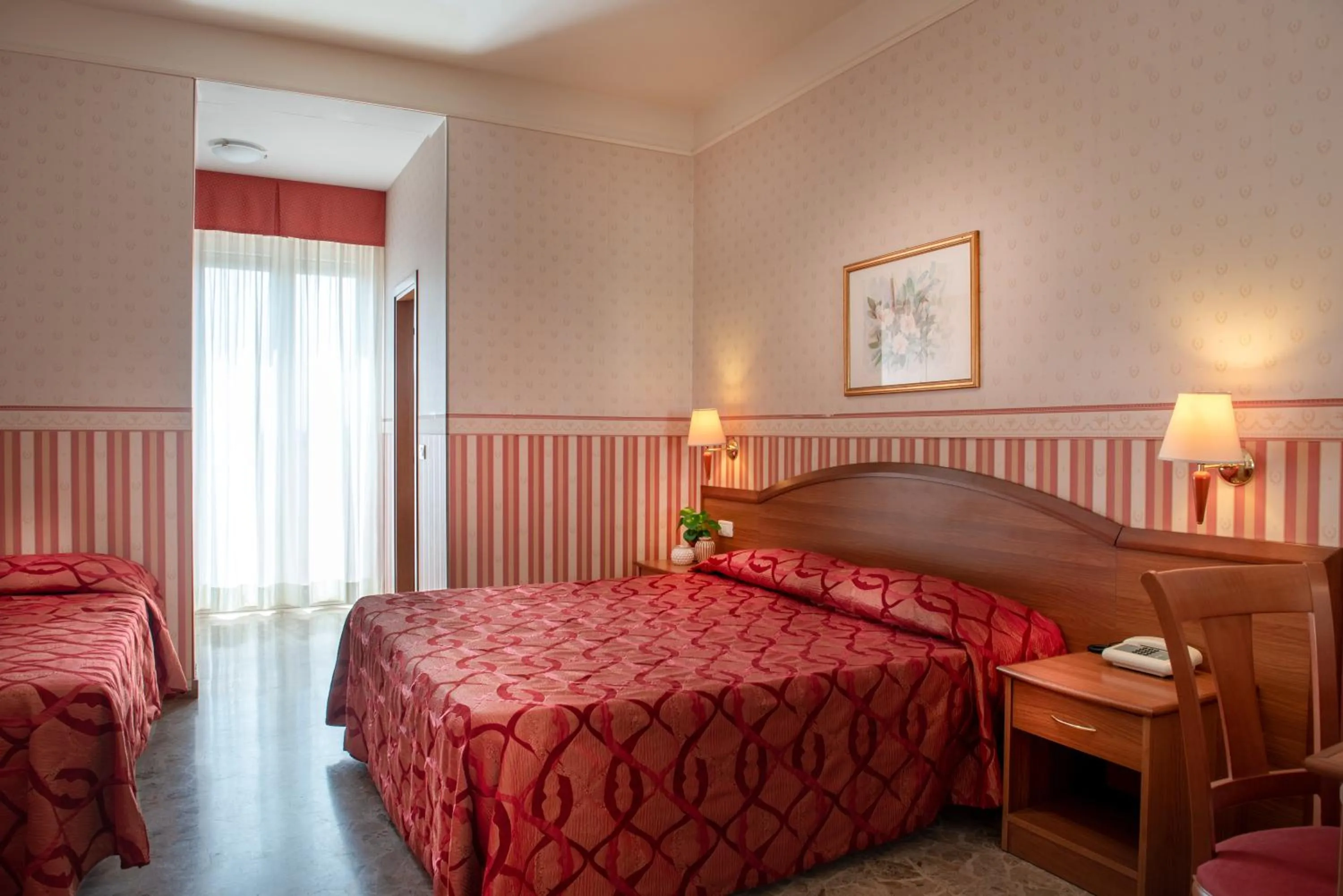 Photo of the whole room, Bed in Hotel Tiffany