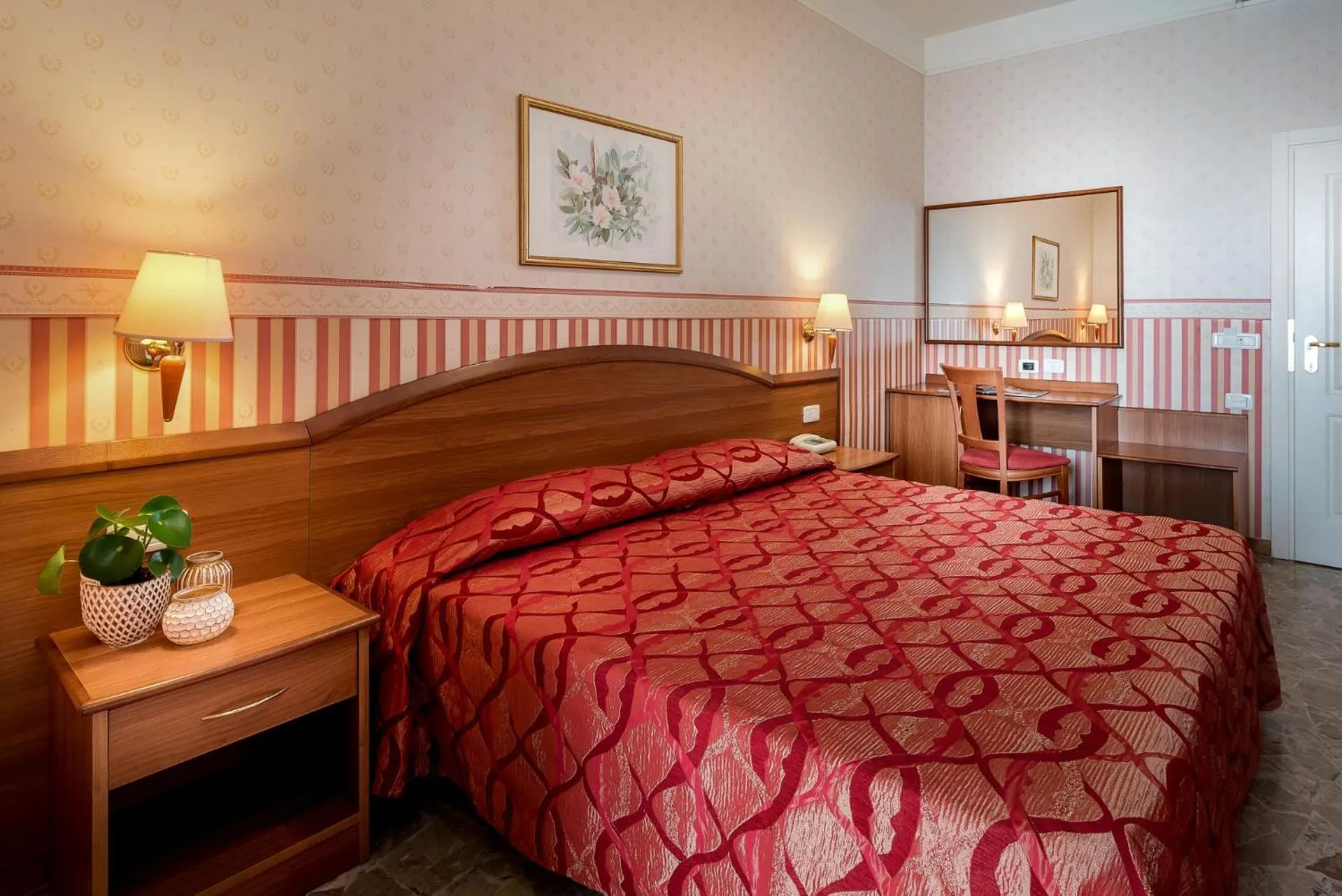 Photo of the whole room, Bed in Hotel Tiffany