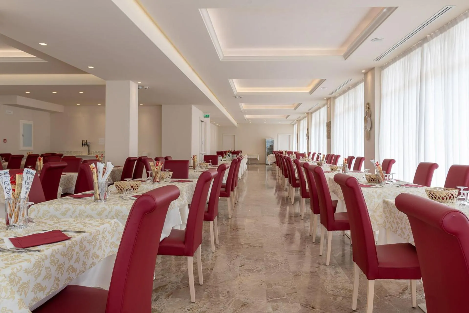 Restaurant/places to eat in Hotel Tiffany