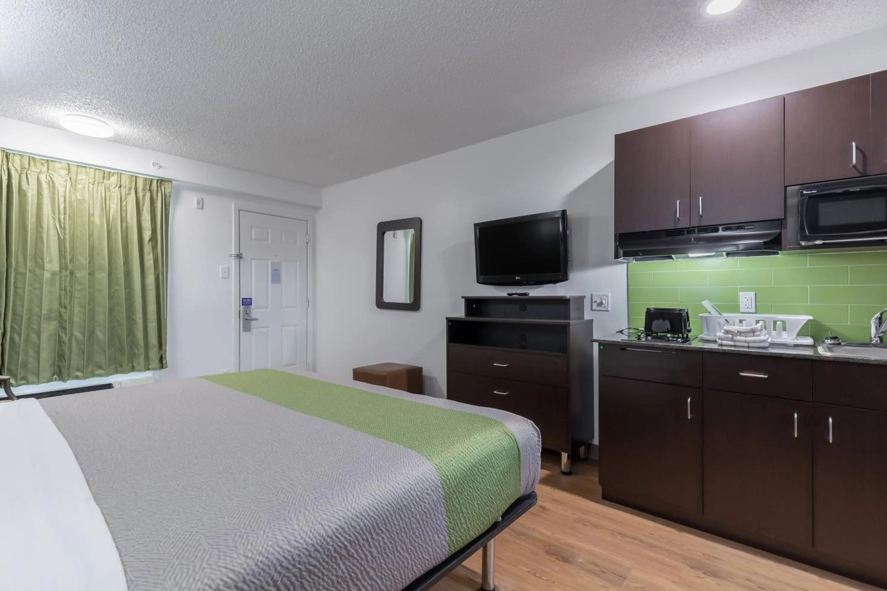 Bedroom, Bed in Studio 6-Bryan, TX - University Area