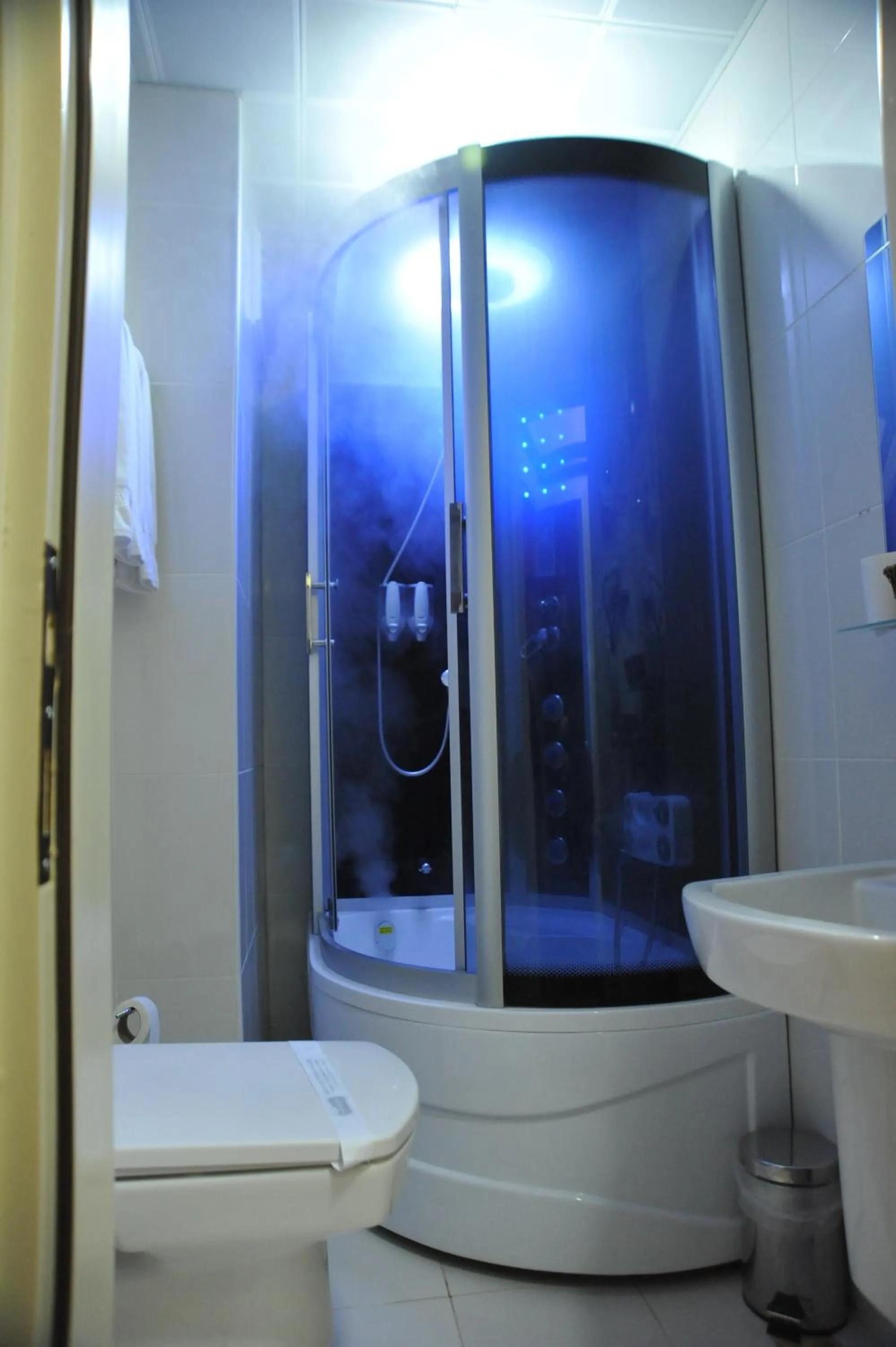 Bathroom in Gloria Tibi Hotel