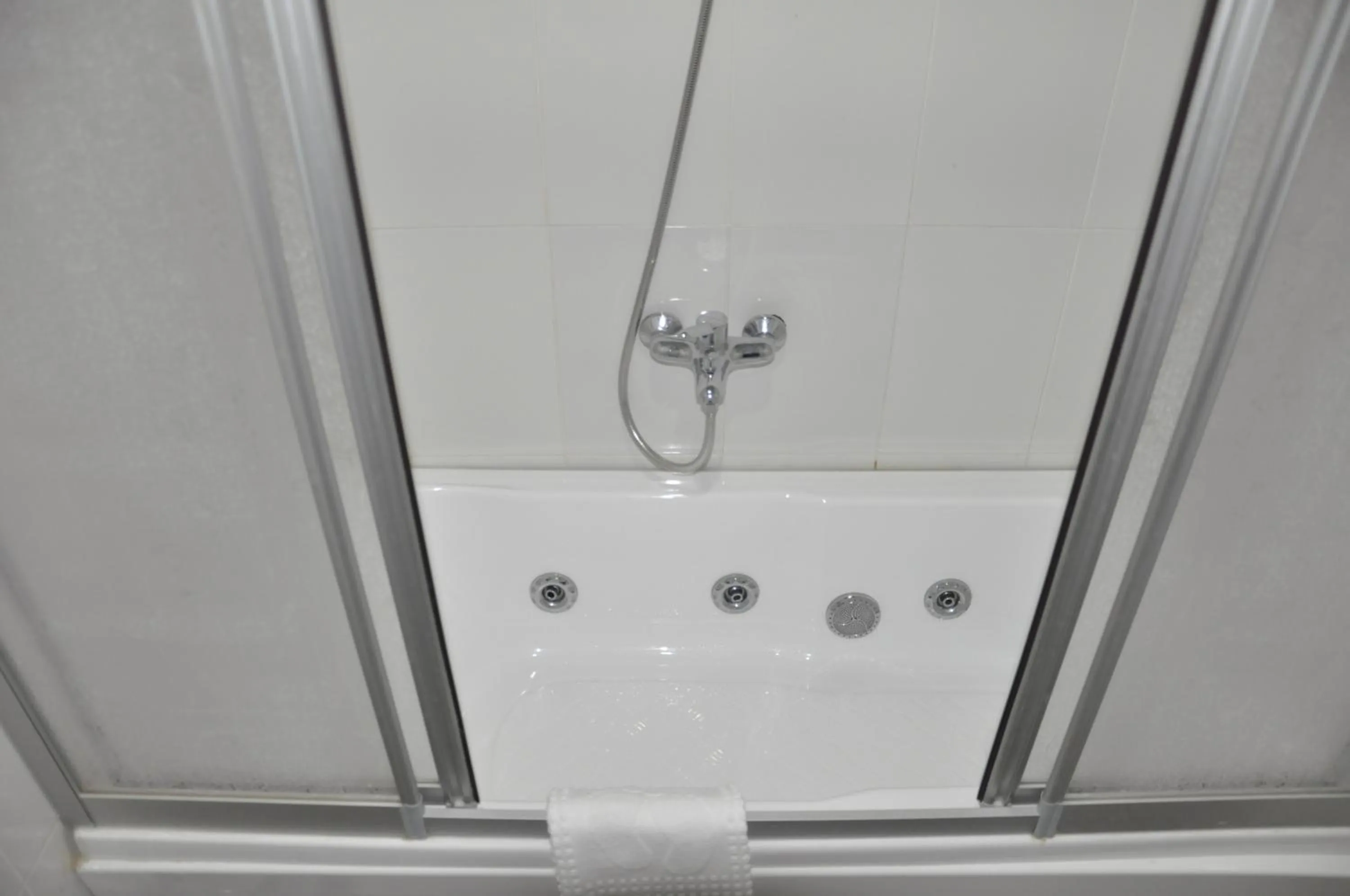 Bathroom in Gloria Tibi Hotel