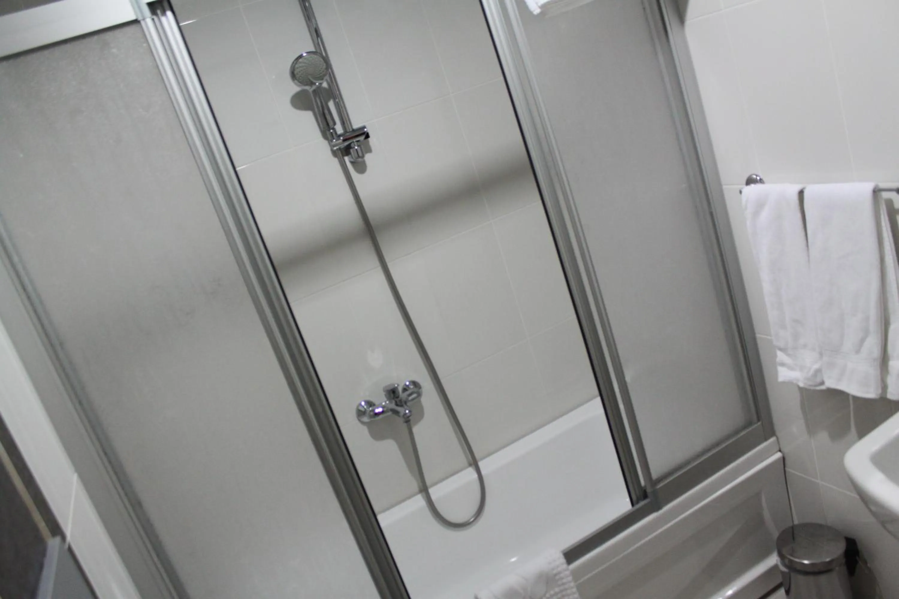 Bathroom in Gloria Tibi Hotel