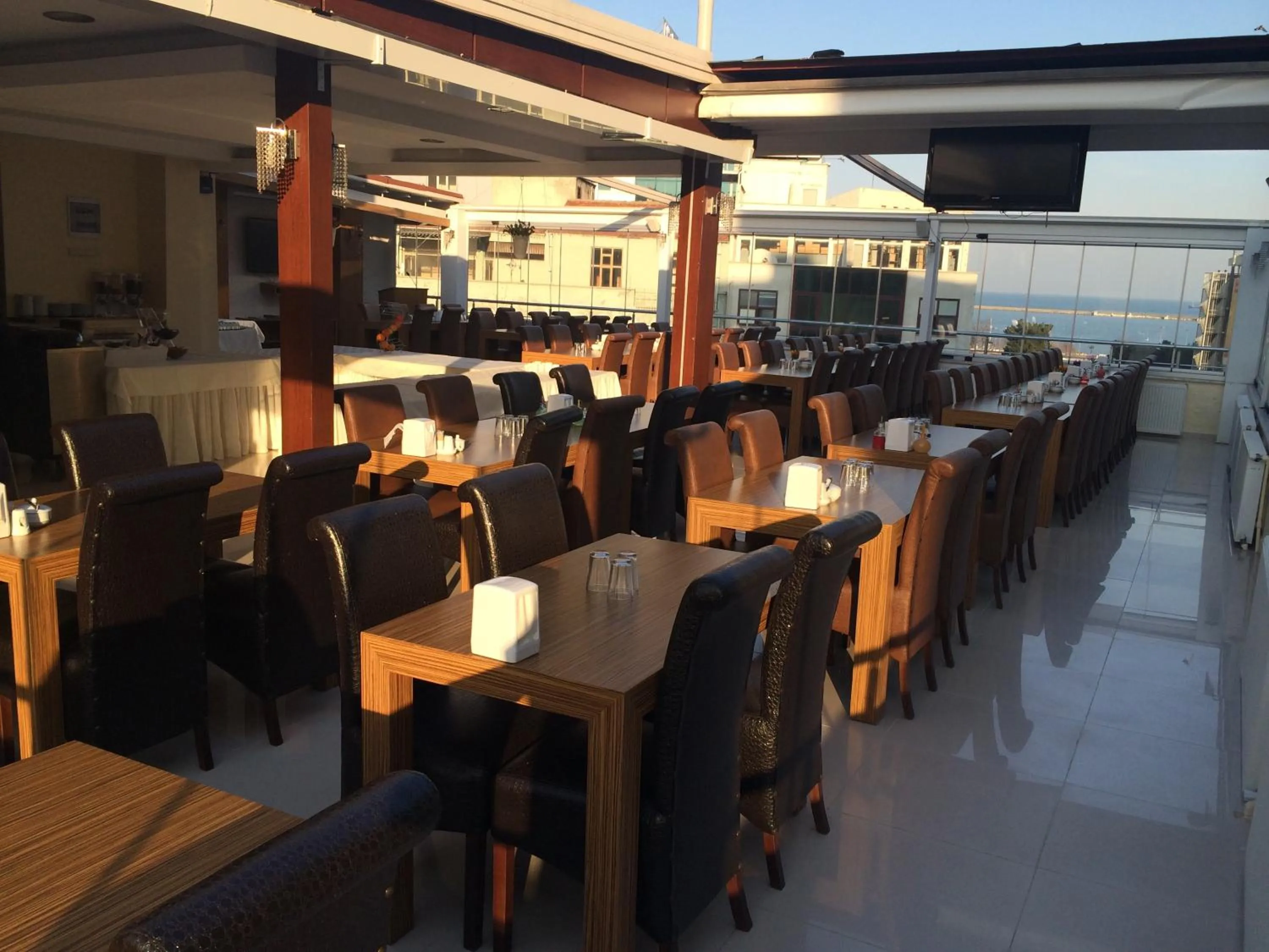 Restaurant/places to eat in Gloria Tibi Hotel