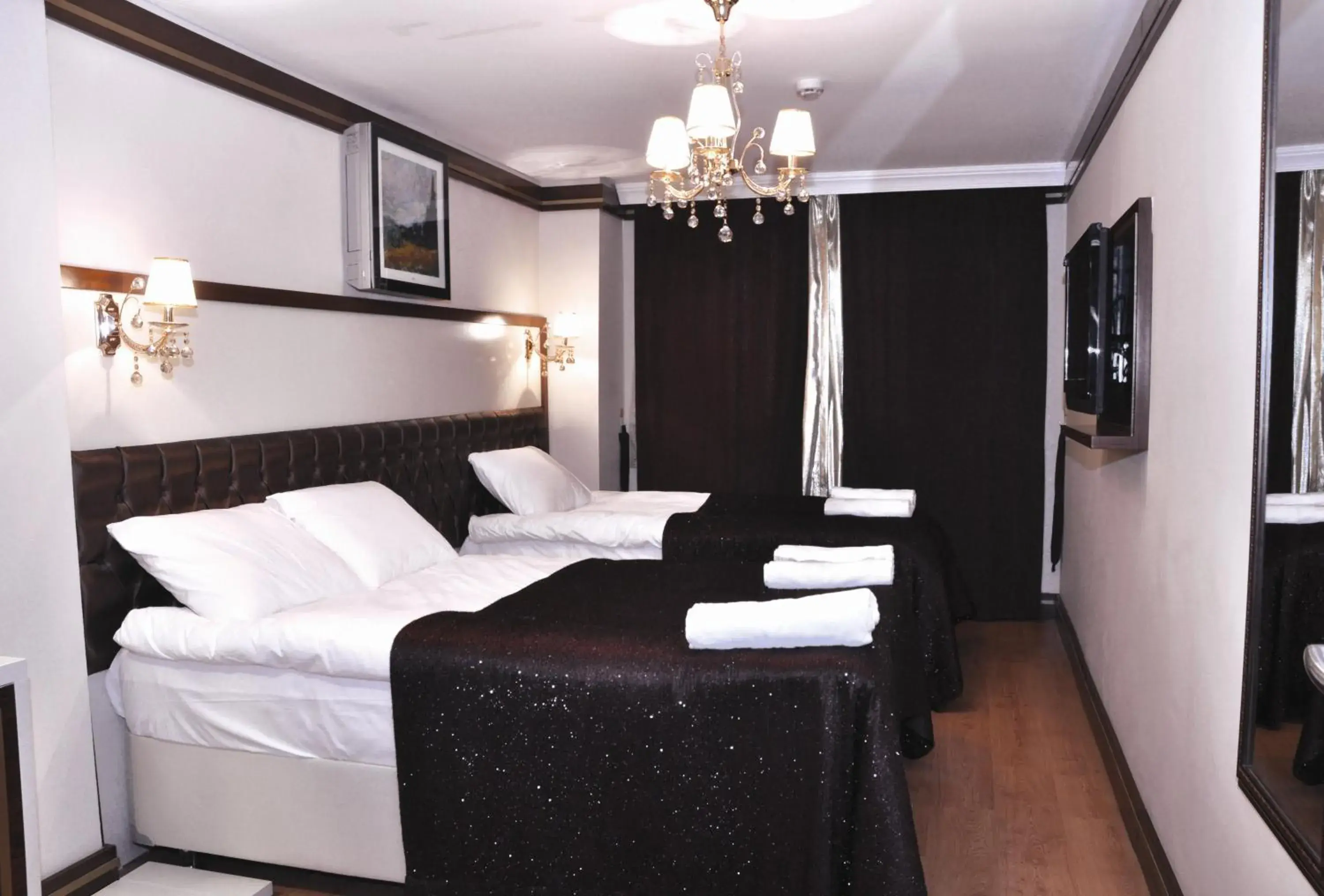 Standard Double or Twin Room in Gloria Tibi Hotel Standard Double or Twin Room in Gloria Tibi Hotel