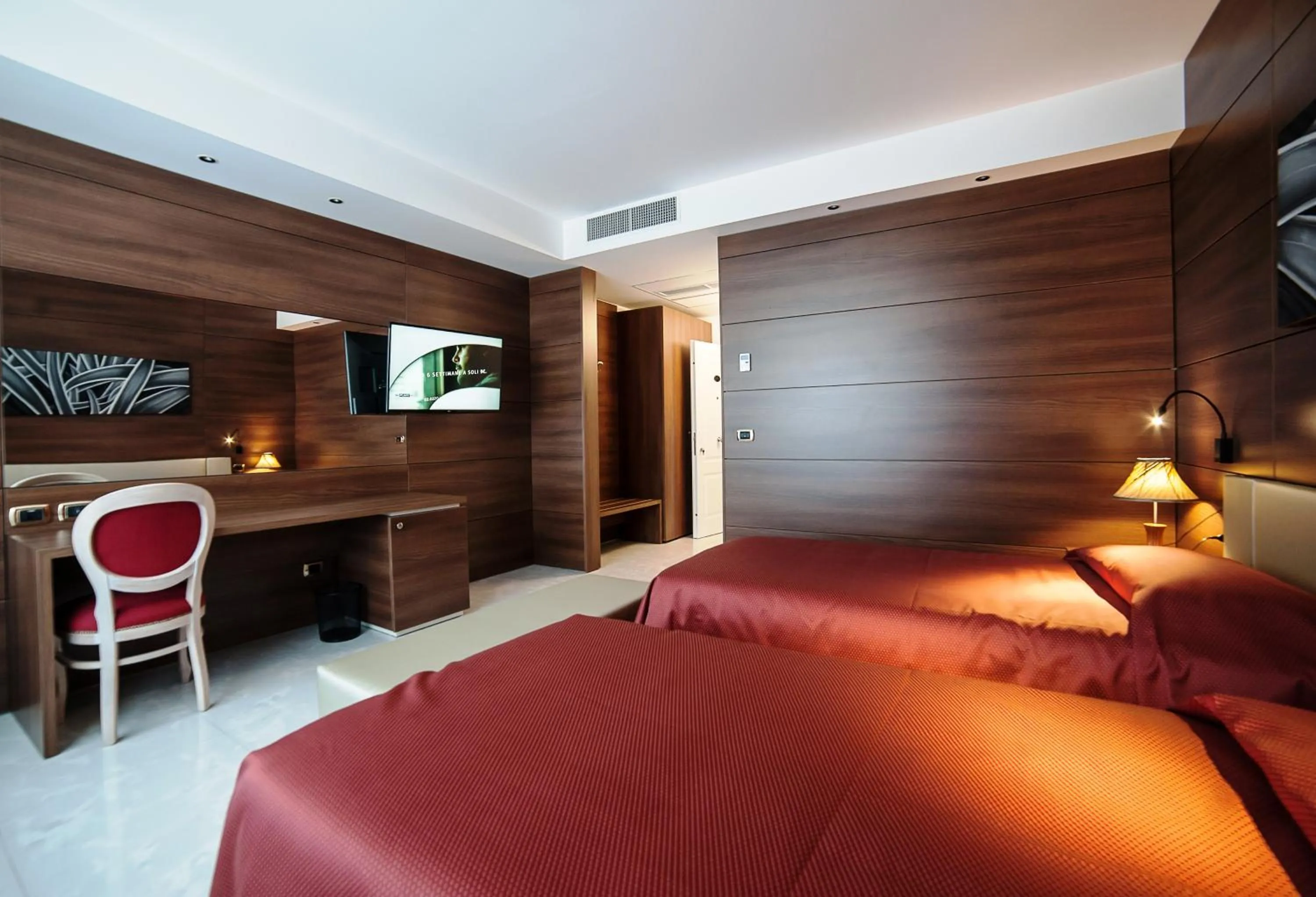 Bedroom, Bed in Family Center Hotel