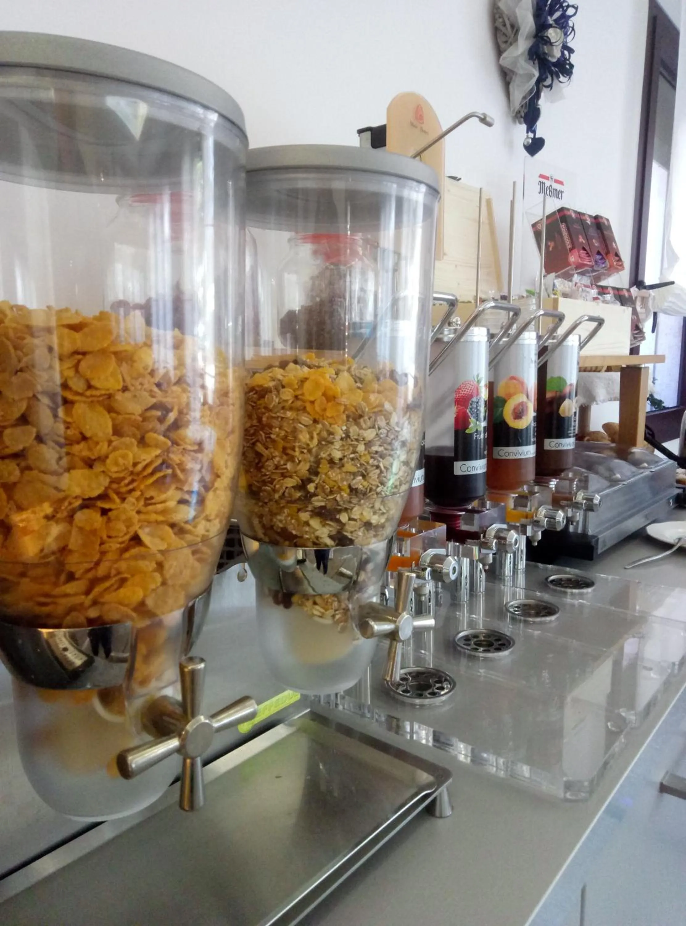 Food and drinks in Hotel Residence Mara