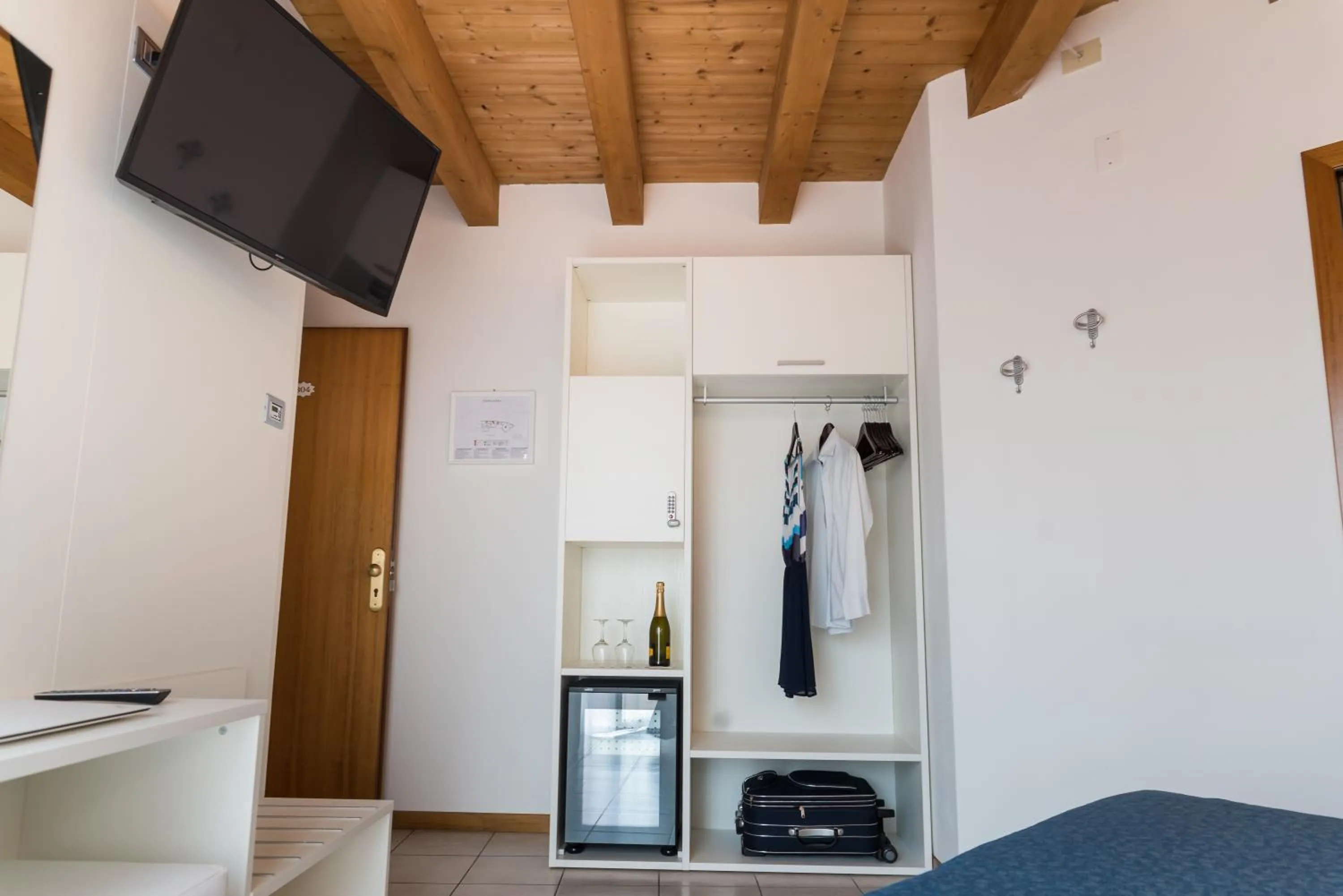 TV and multimedia, Bed in Hotel Residence Mara