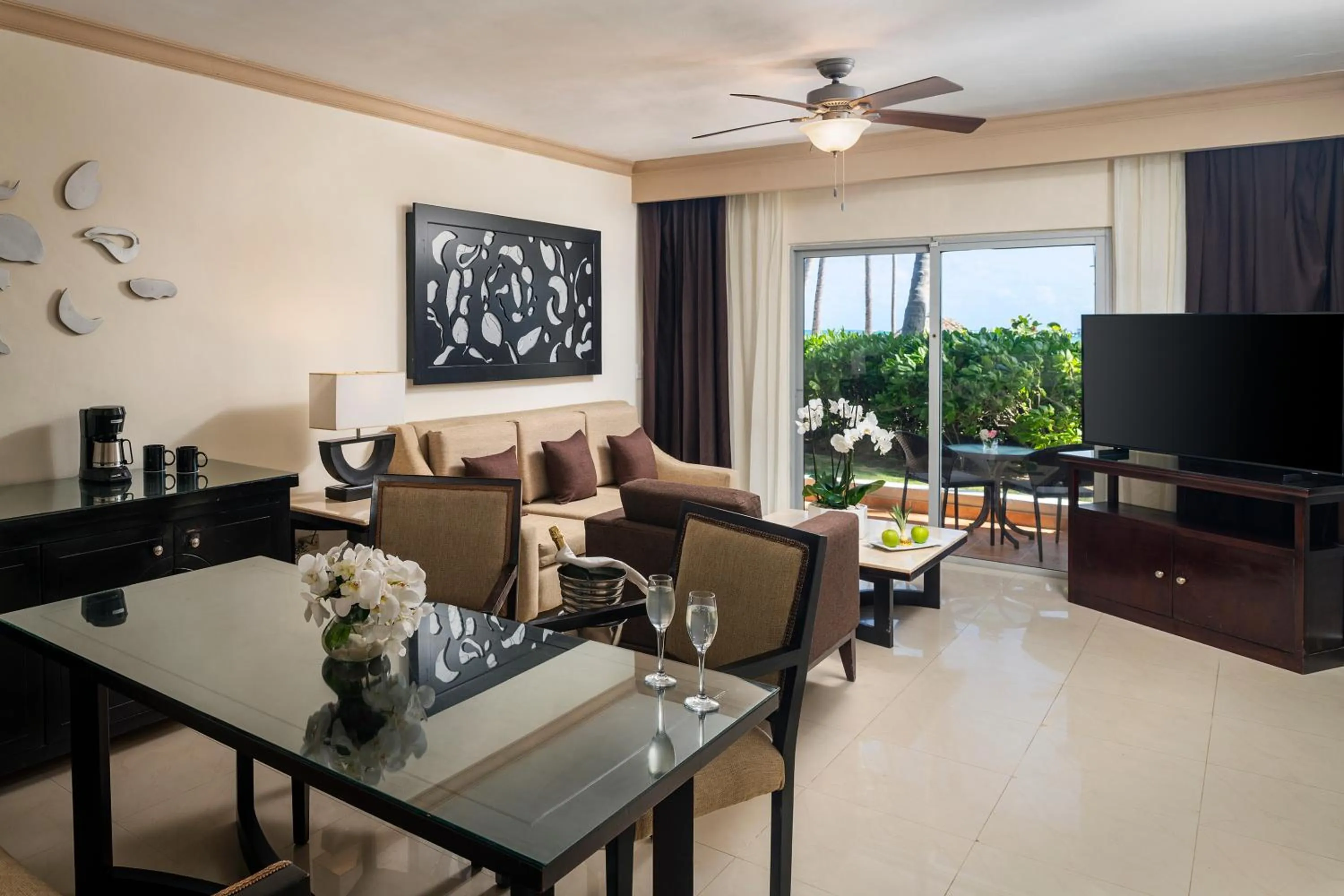 Living room in Jewel Palm Beach