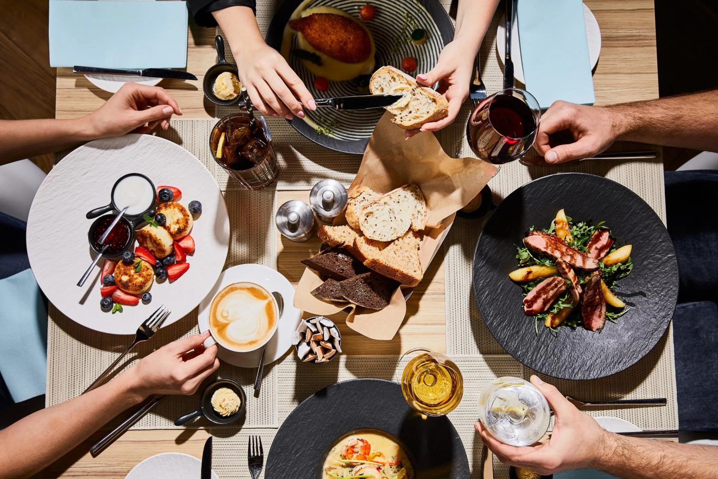 Restaurant/places to eat in Sky Loft Hotel Kyiv by Rixwell International