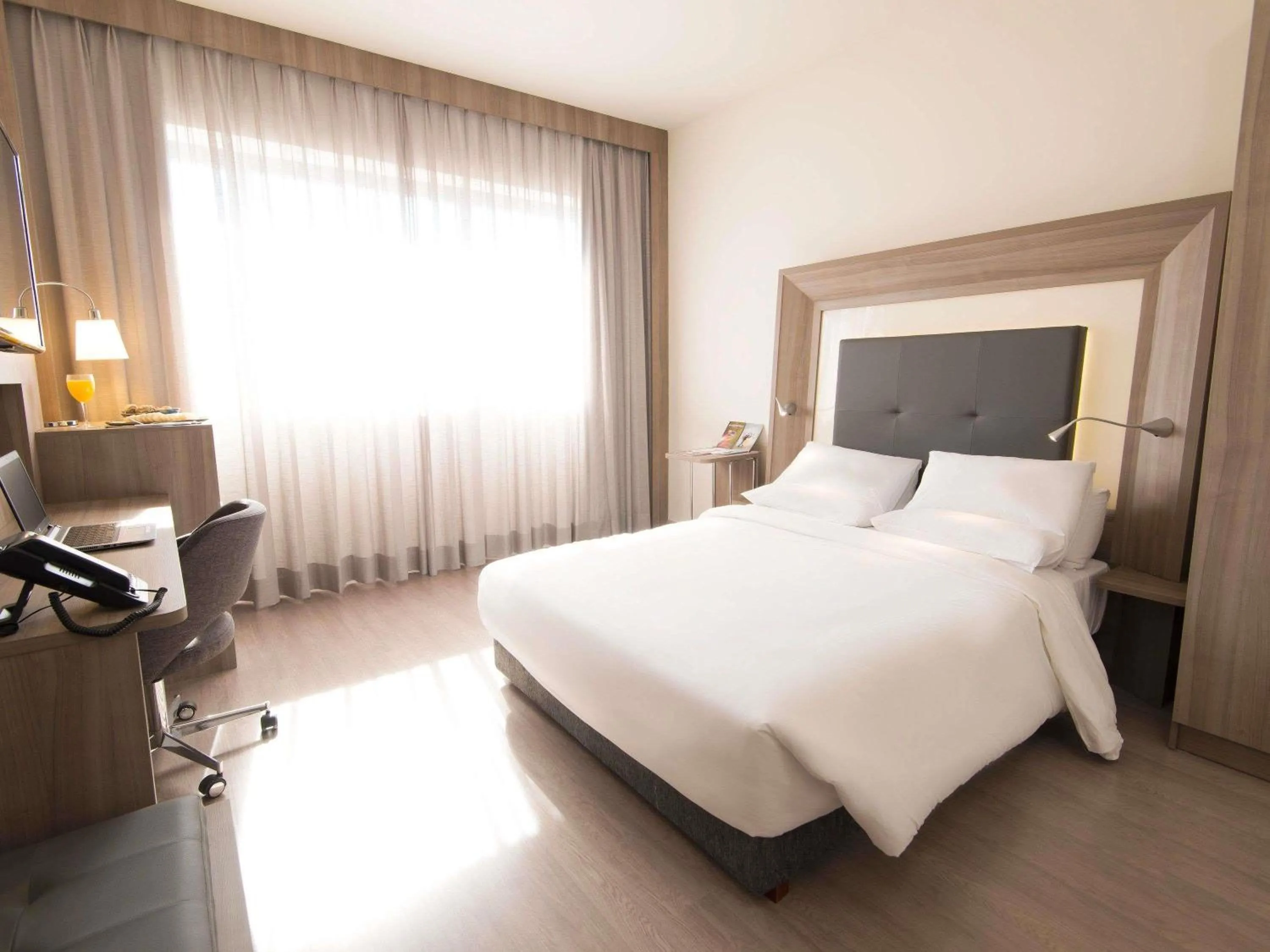 Property building, Bed in Novotel São Paulo Berrini