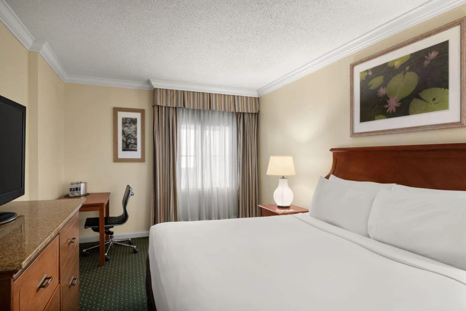 View (from property/room), Bed in Maison Dupuy Hotel