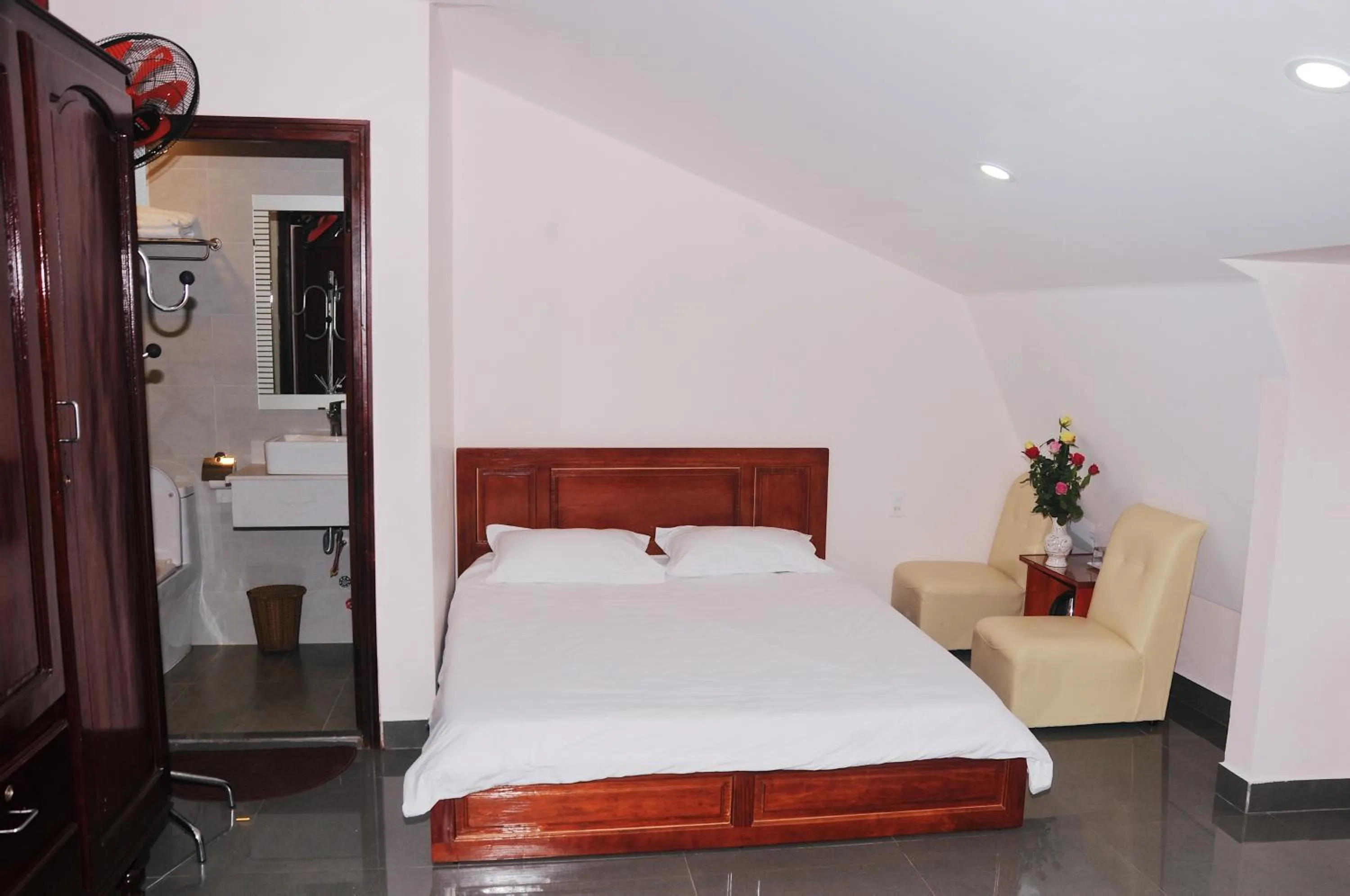 Bed in Tuyet Son Hotel