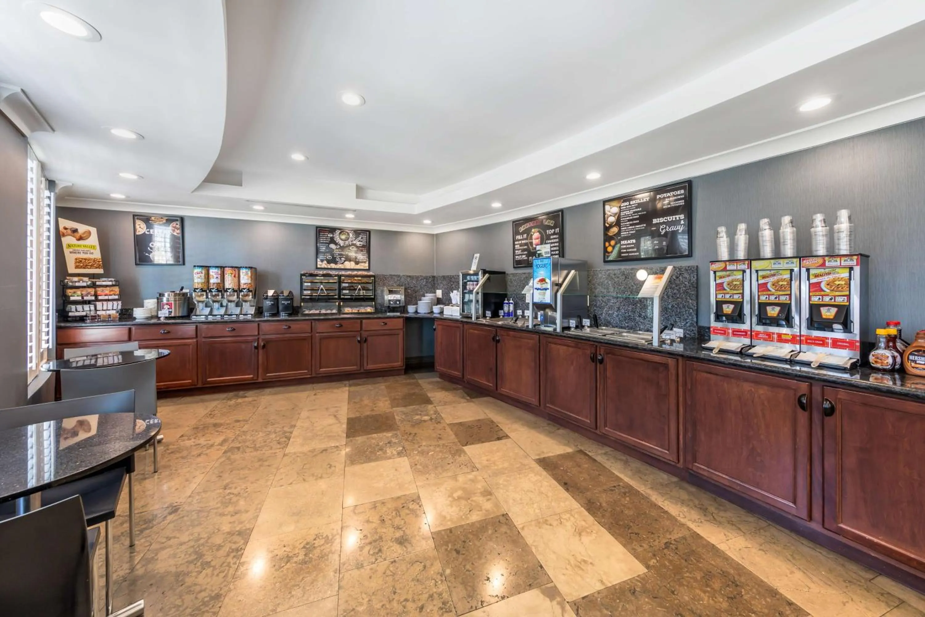 Breakfast in Best Western PLUS Avita Suites