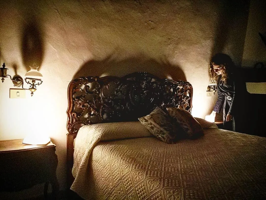 Decorative detail, Bed in Dulcis in Borgo