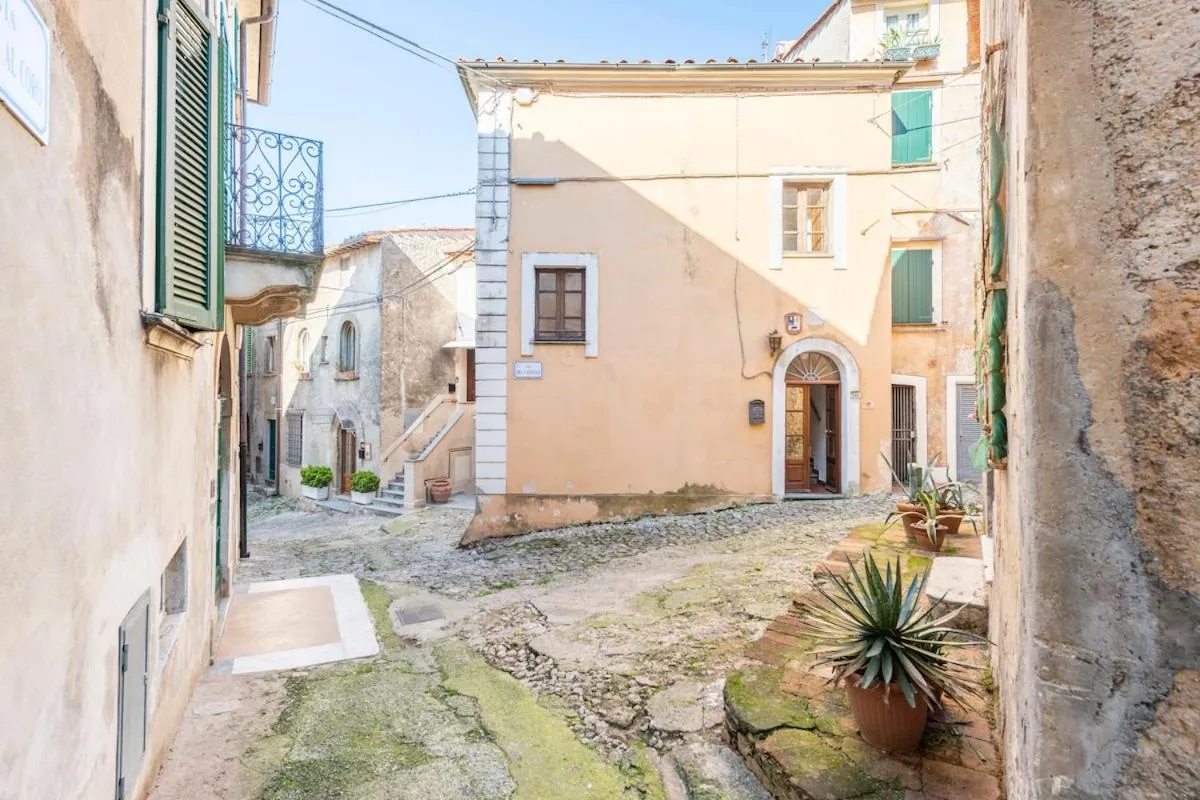 Property building in Dulcis in Borgo