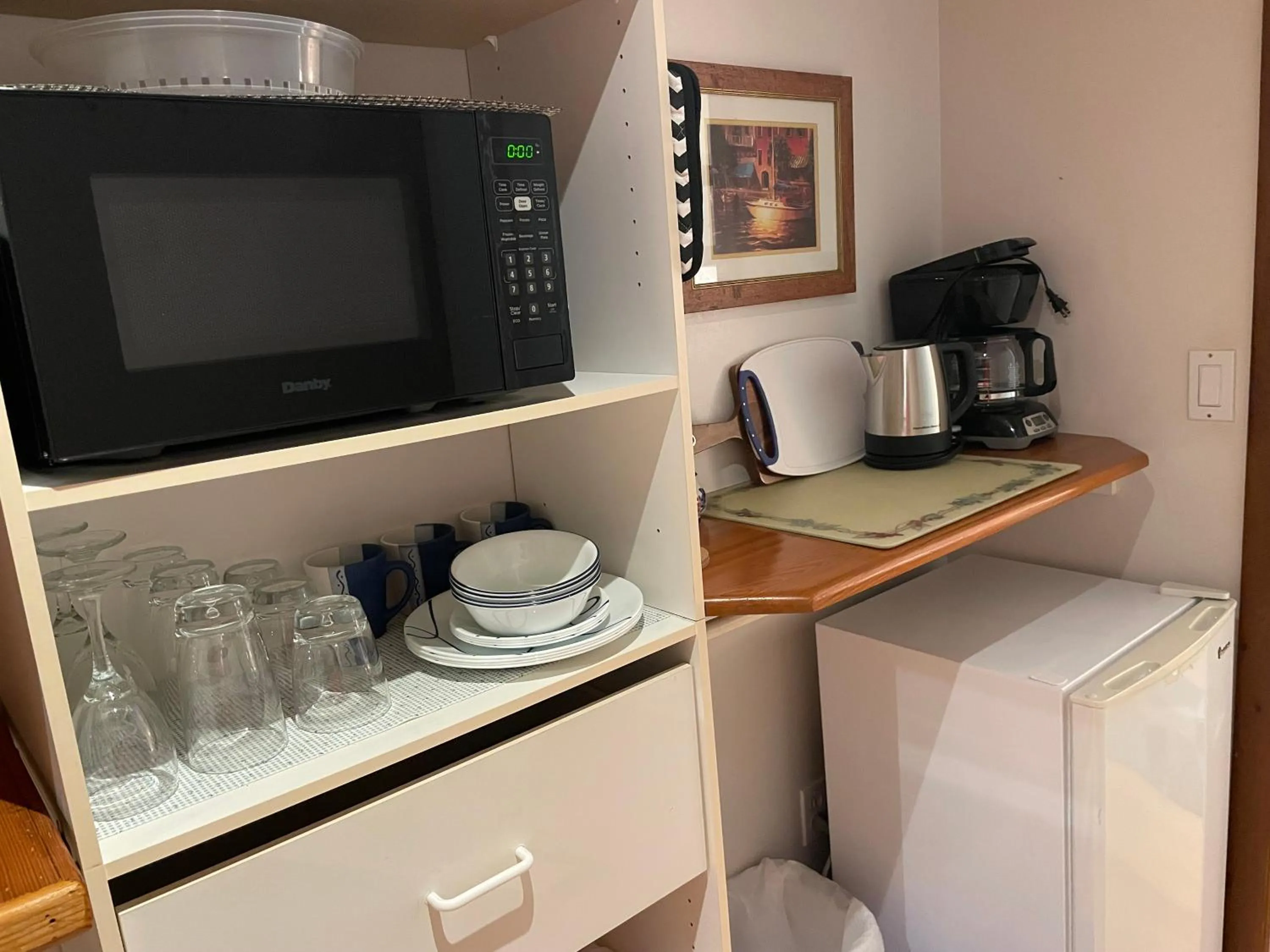 Coffee/tea facilities in Cobble Wood and Bird Sanctuary Guest Houses